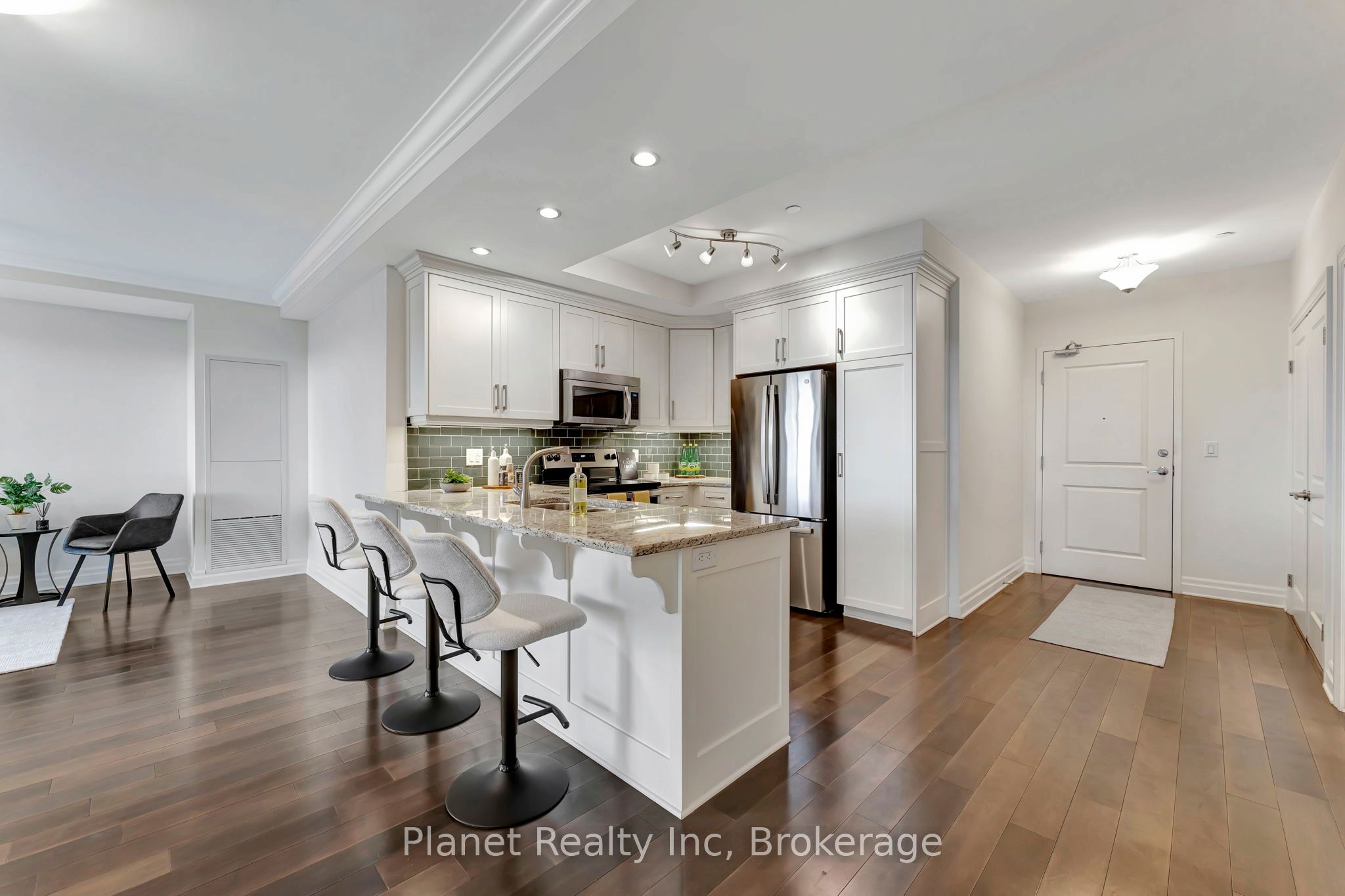 160 Macdonell Street, #906
