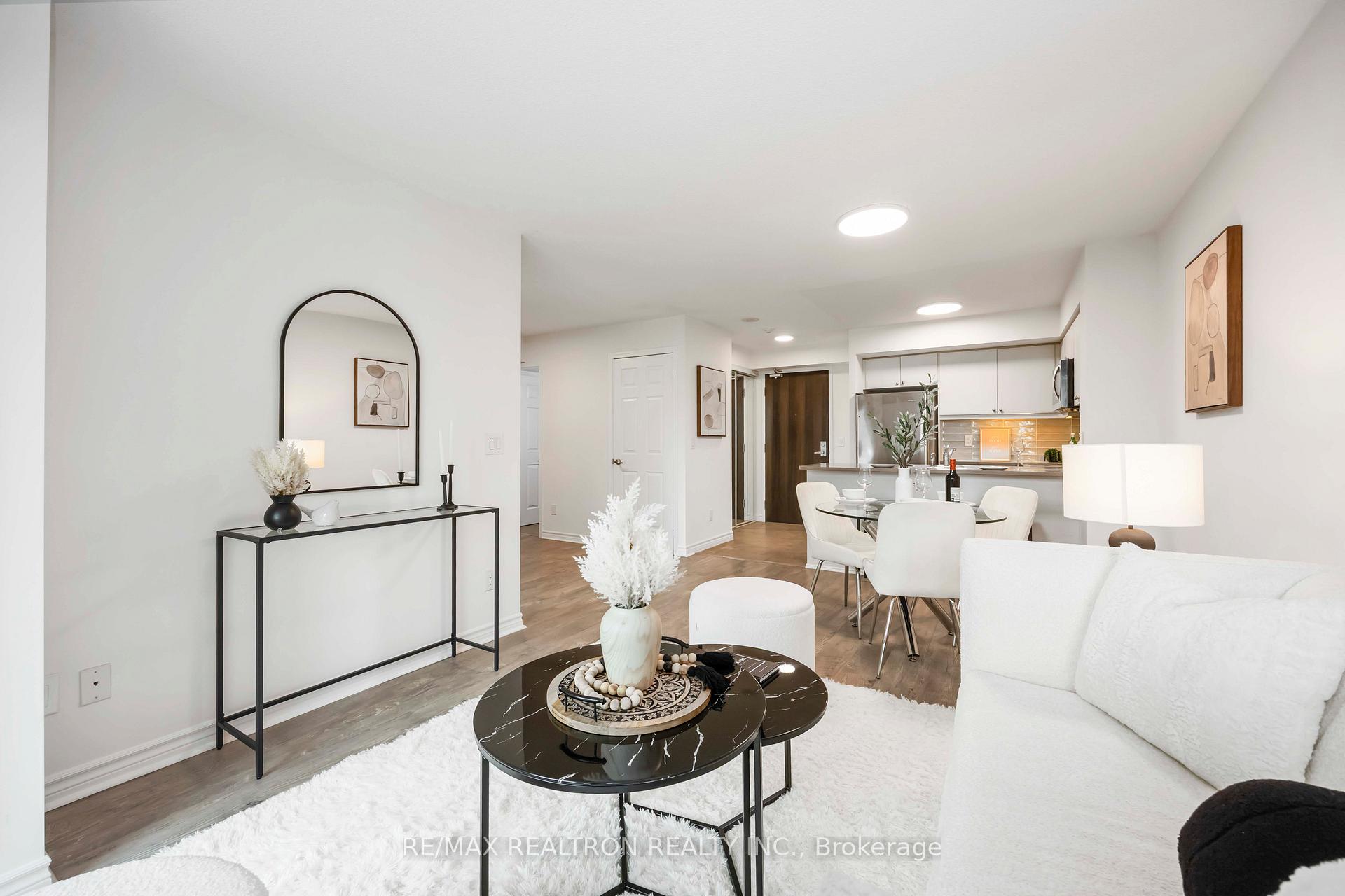 2 Bedrooms Condo at 25 Lower Simcoe, Toronto For sale