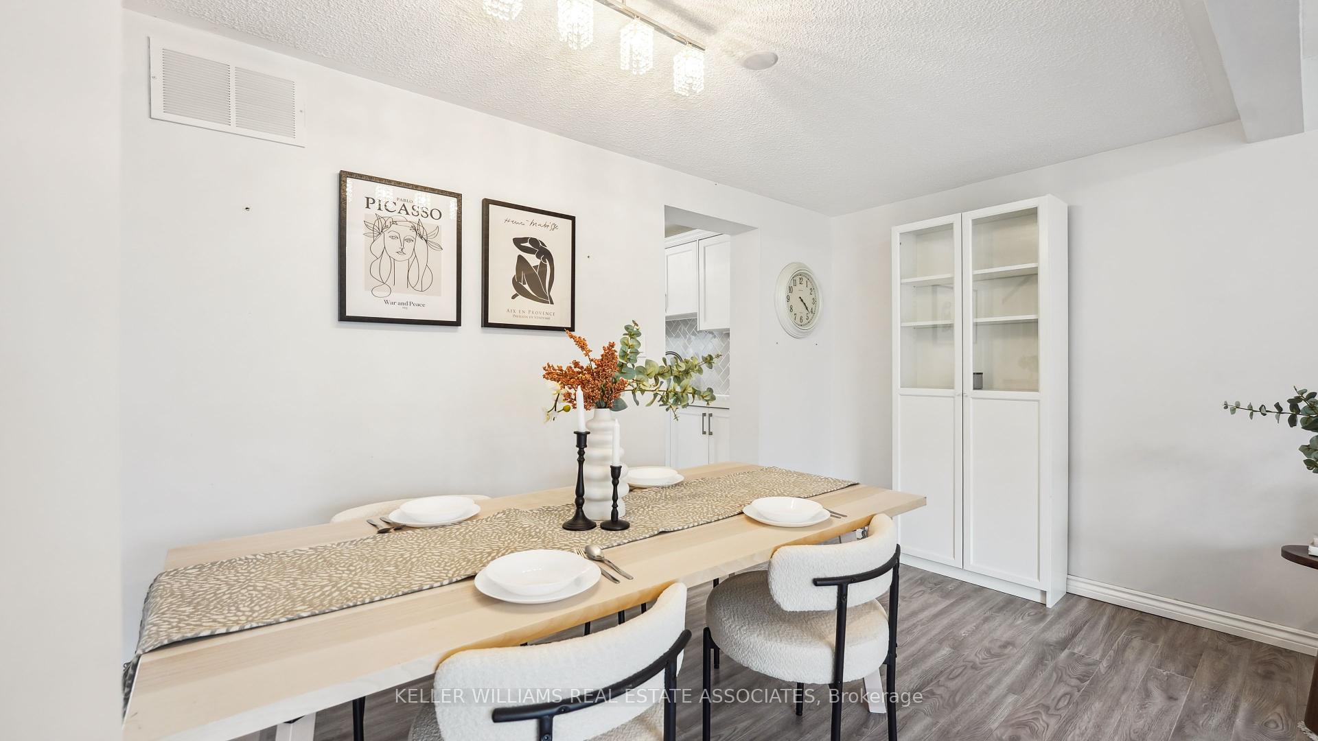 3 Bedrooms Condo at 6855 Glen Erin, Mississauga For sale