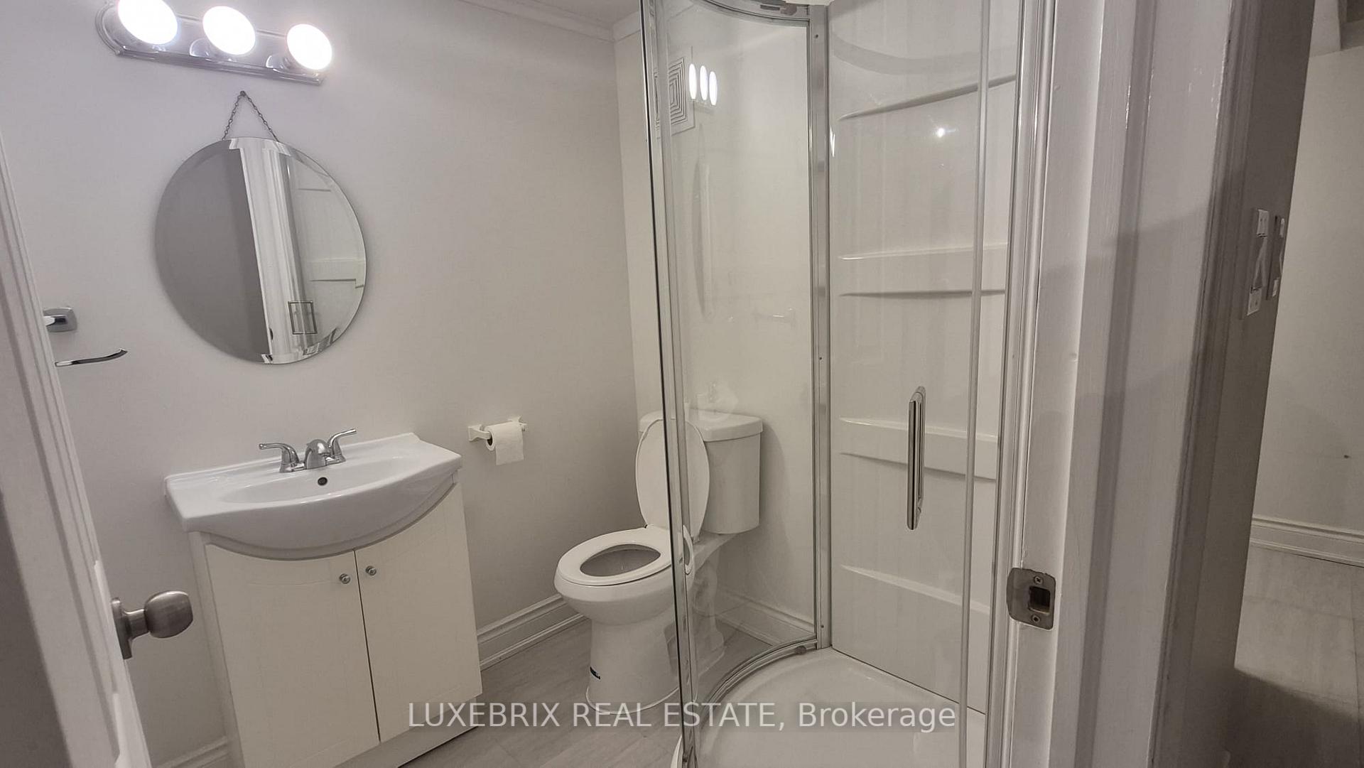 5 Bedrooms Condo at 180 Mississauga, Mississauga For sale
