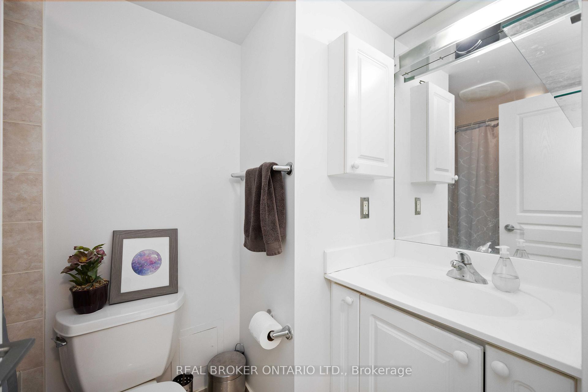 2 Bedrooms Condo at 18 Yonge,  Toronto For sale