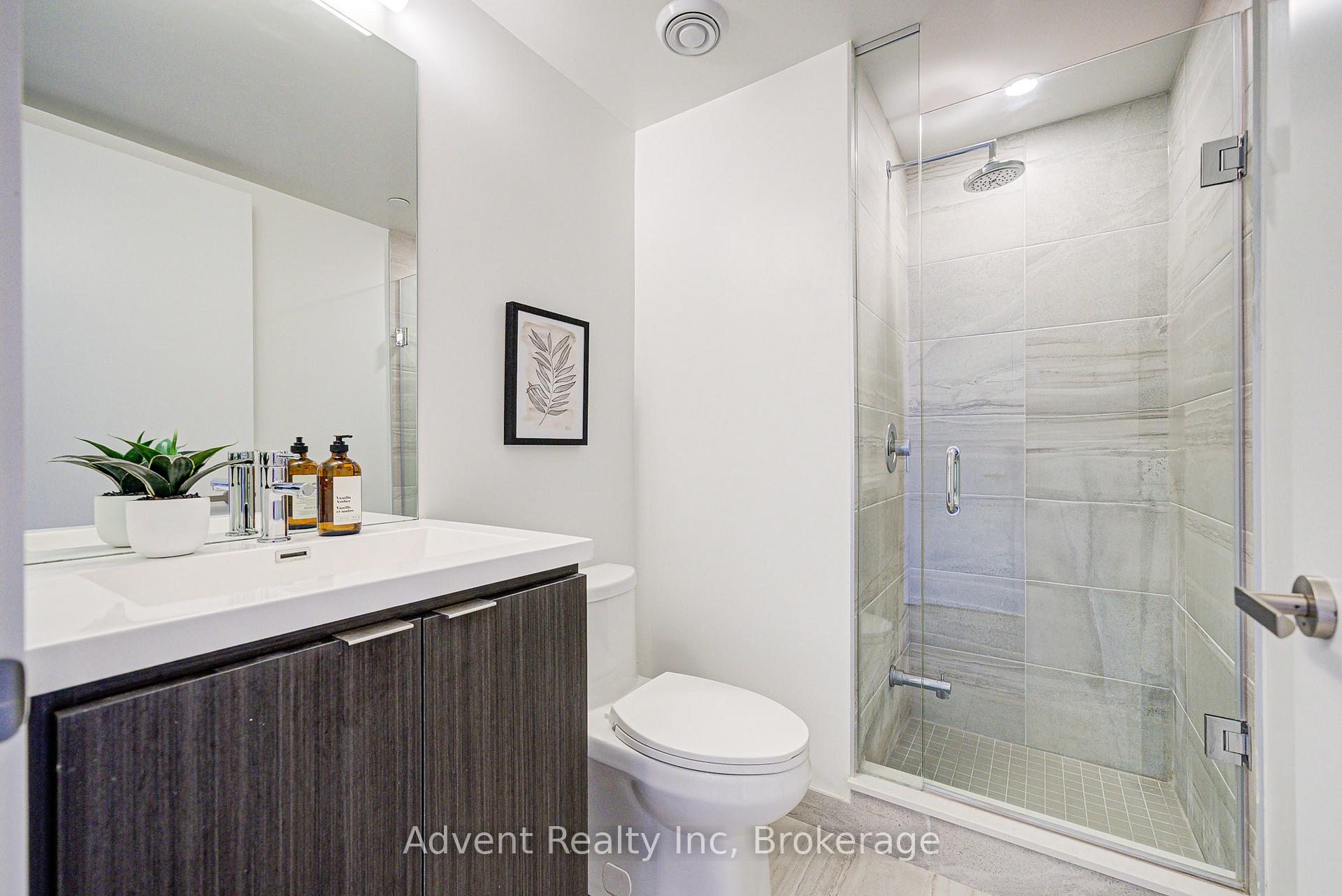 2 Bedrooms Condo at 55 Cooper,  Toronto For sale