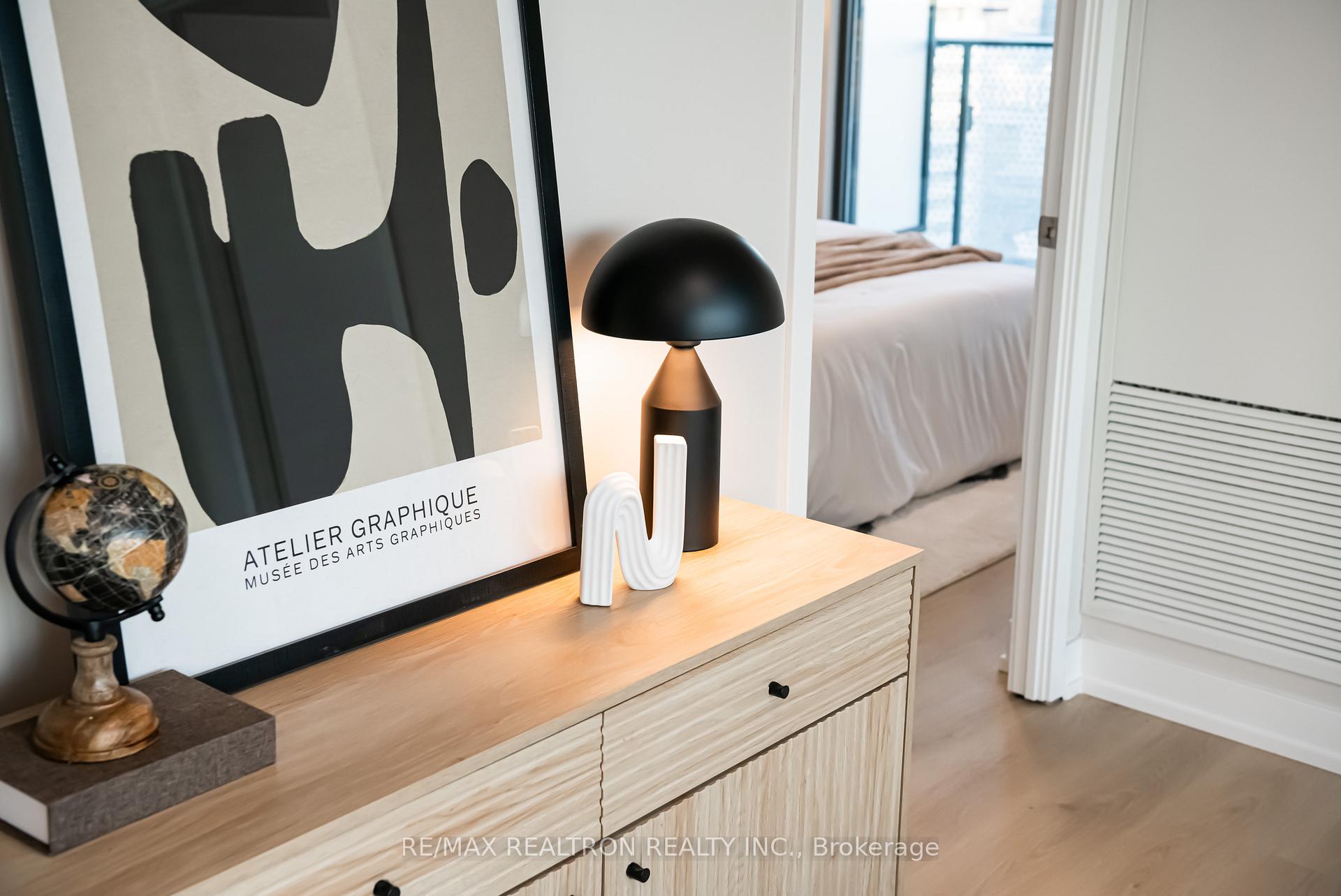3 Bedrooms Condo at 11 Wellesley, Toronto For sale