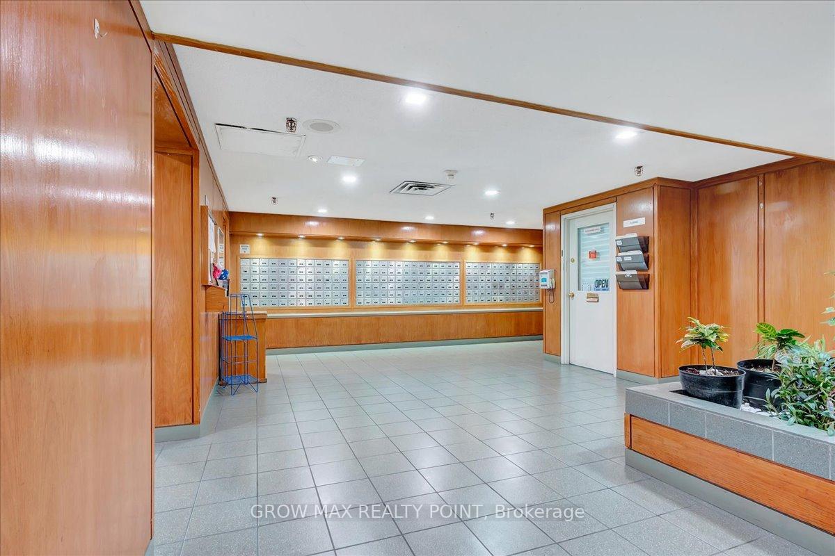 2 Bedrooms Condo at 410 Mclevin, Toronto For sale