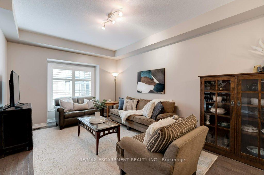 2 Bedrooms Condo at 257 Parkside, Hamilton For sale