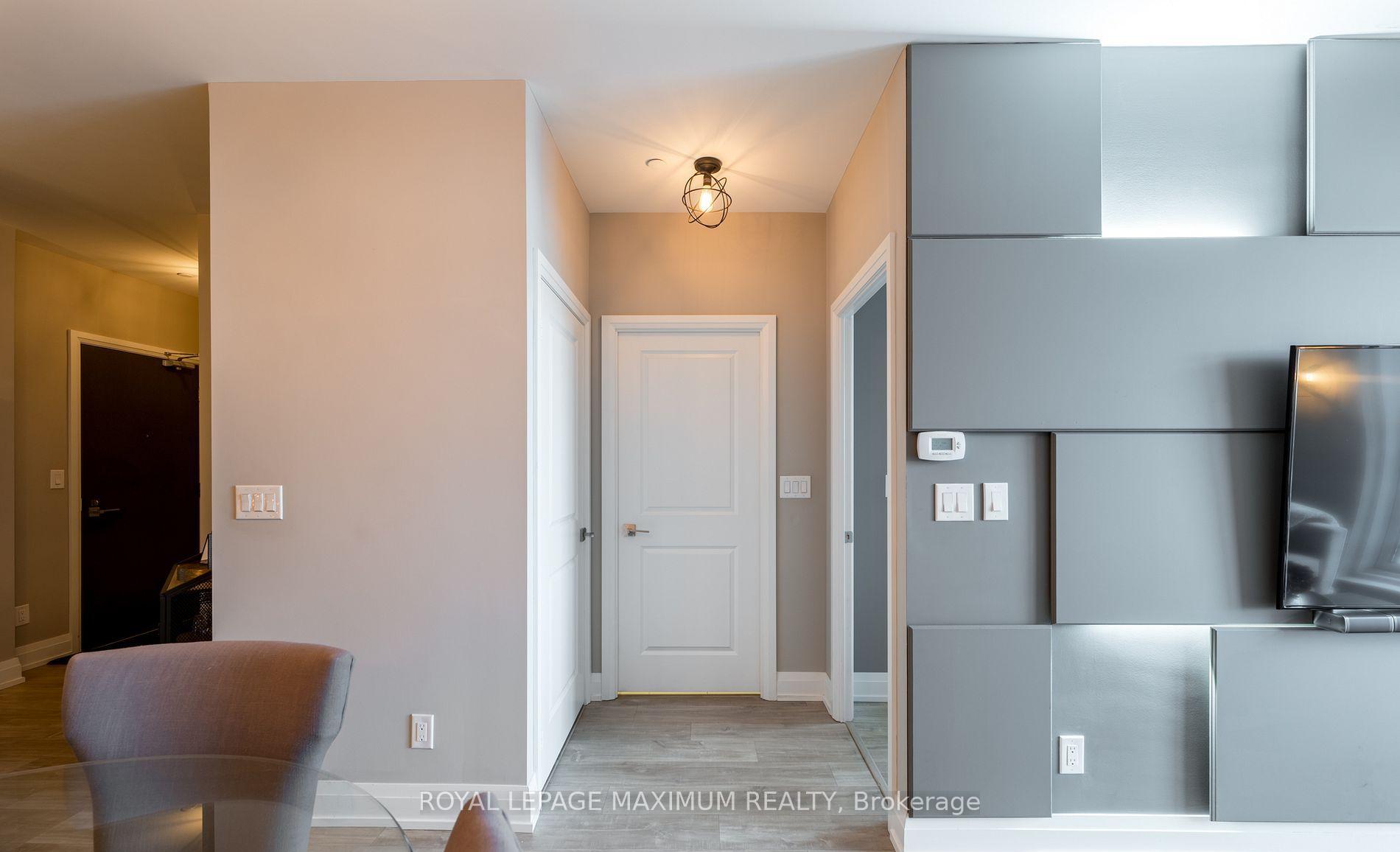 3 Bedrooms Condo at 3700 Highway 7, Vaughan For sale