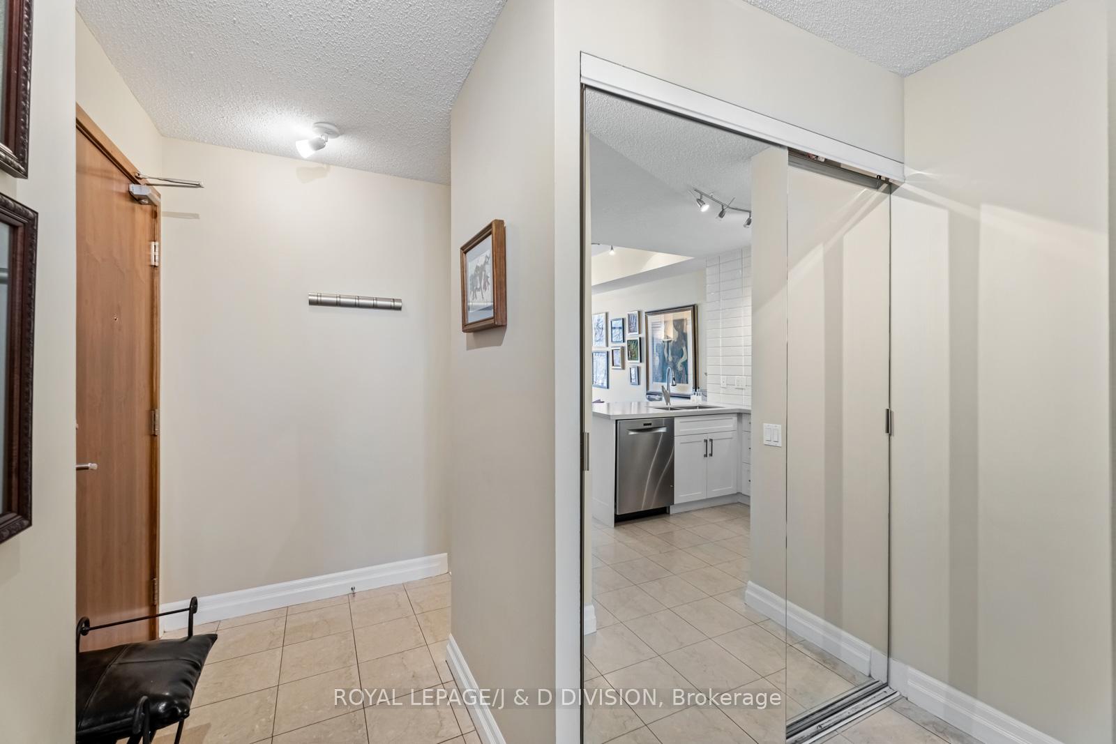 2 Bedrooms Condo at 500 Queens,  Toronto For sale