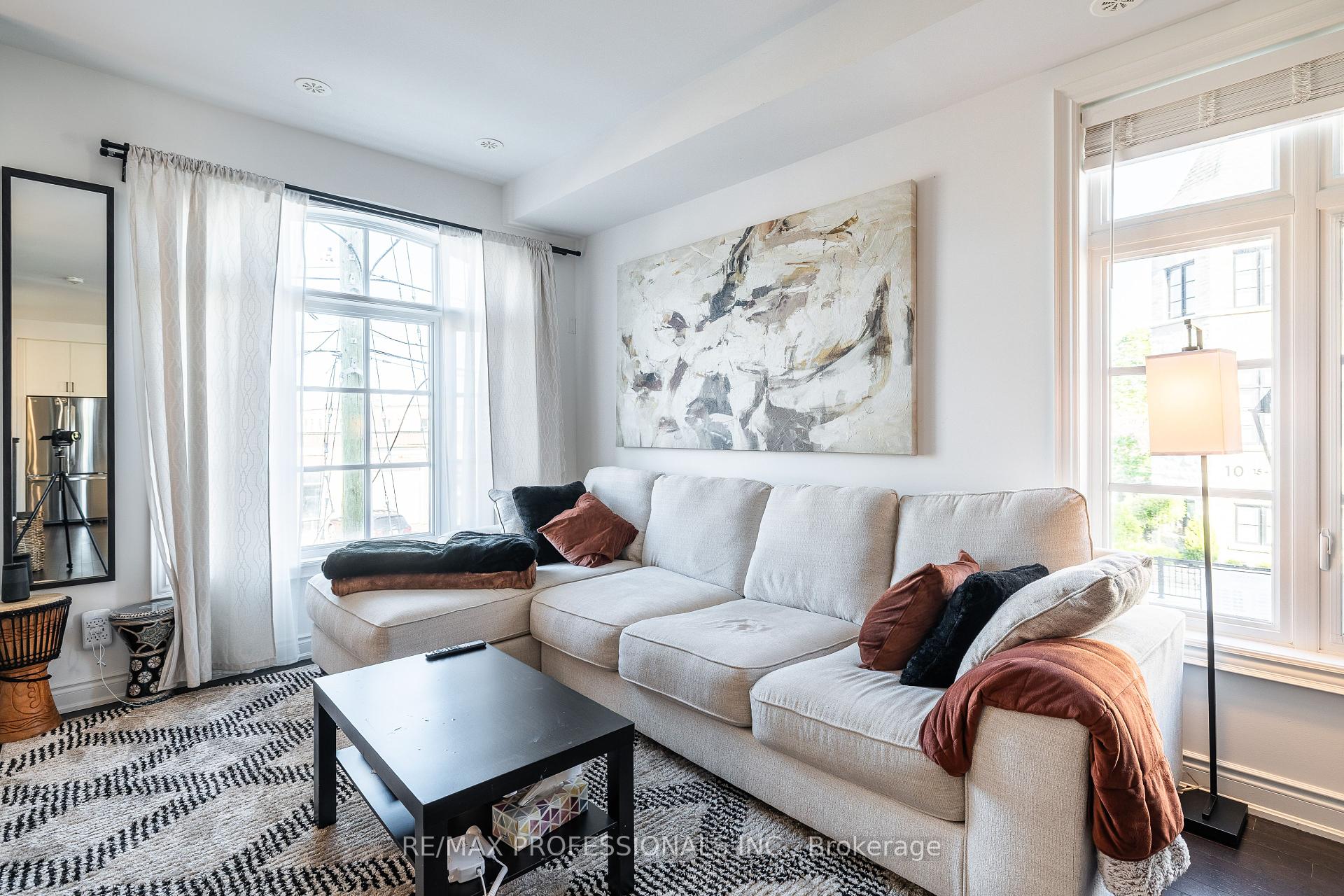 3 Bedrooms Condo at 150 Joymar, Mississauga For sale