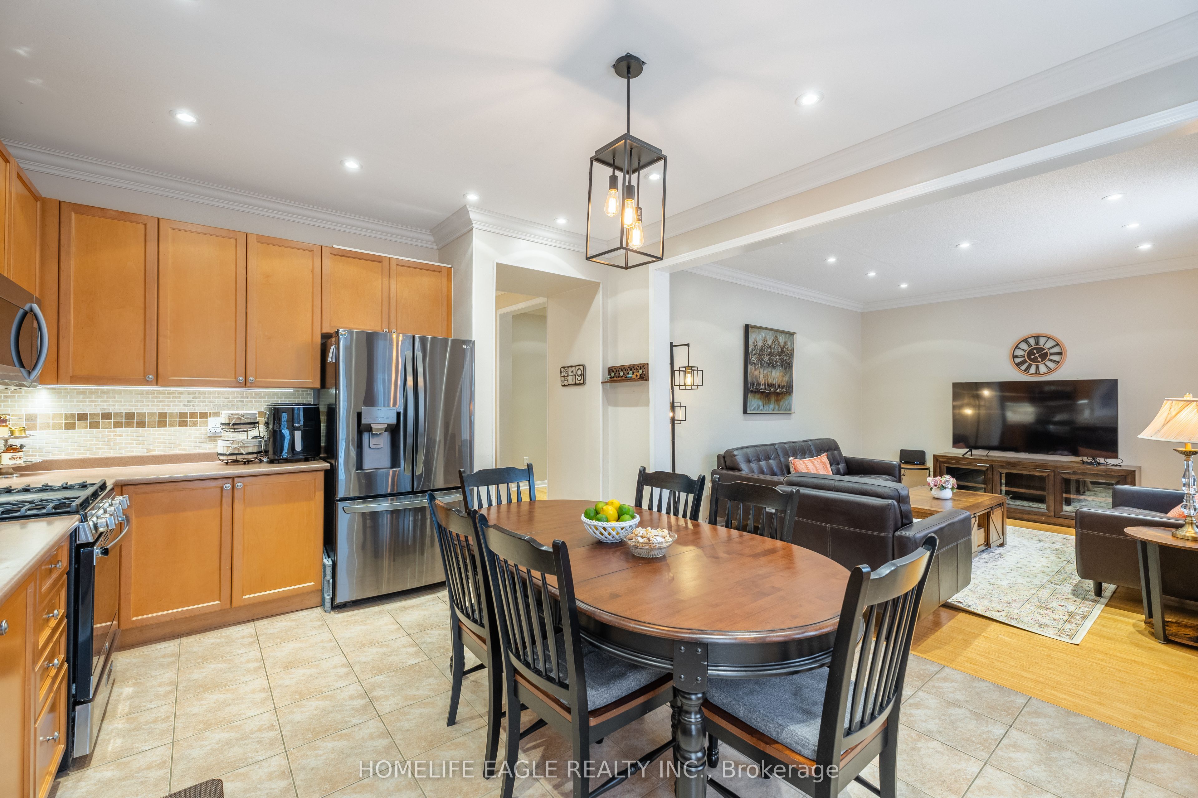 74 Bulmer Crescent
