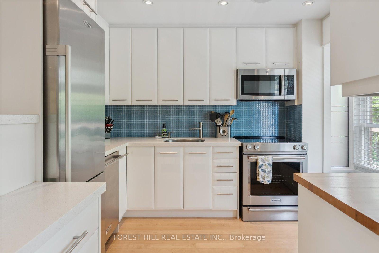 3 Bedrooms Condo at 10 Buller, Toronto For sale