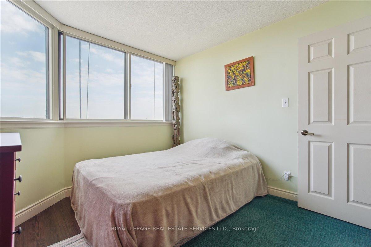 2 Bedrooms Condo at 1360 Rathburn,  Mississauga For sale
