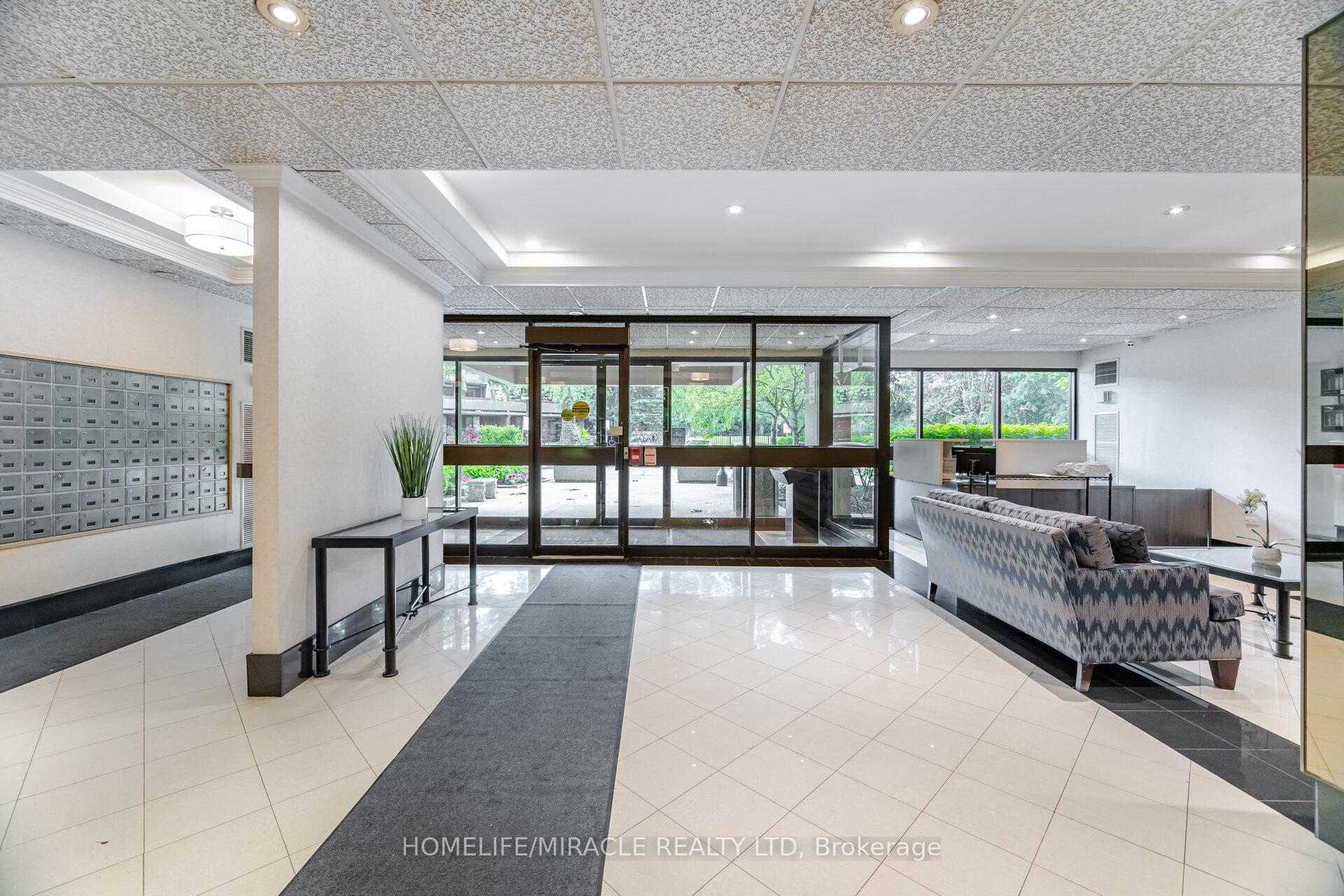 3 Bedrooms Condo at 1320 Mississauga valley, Mississauga For sale