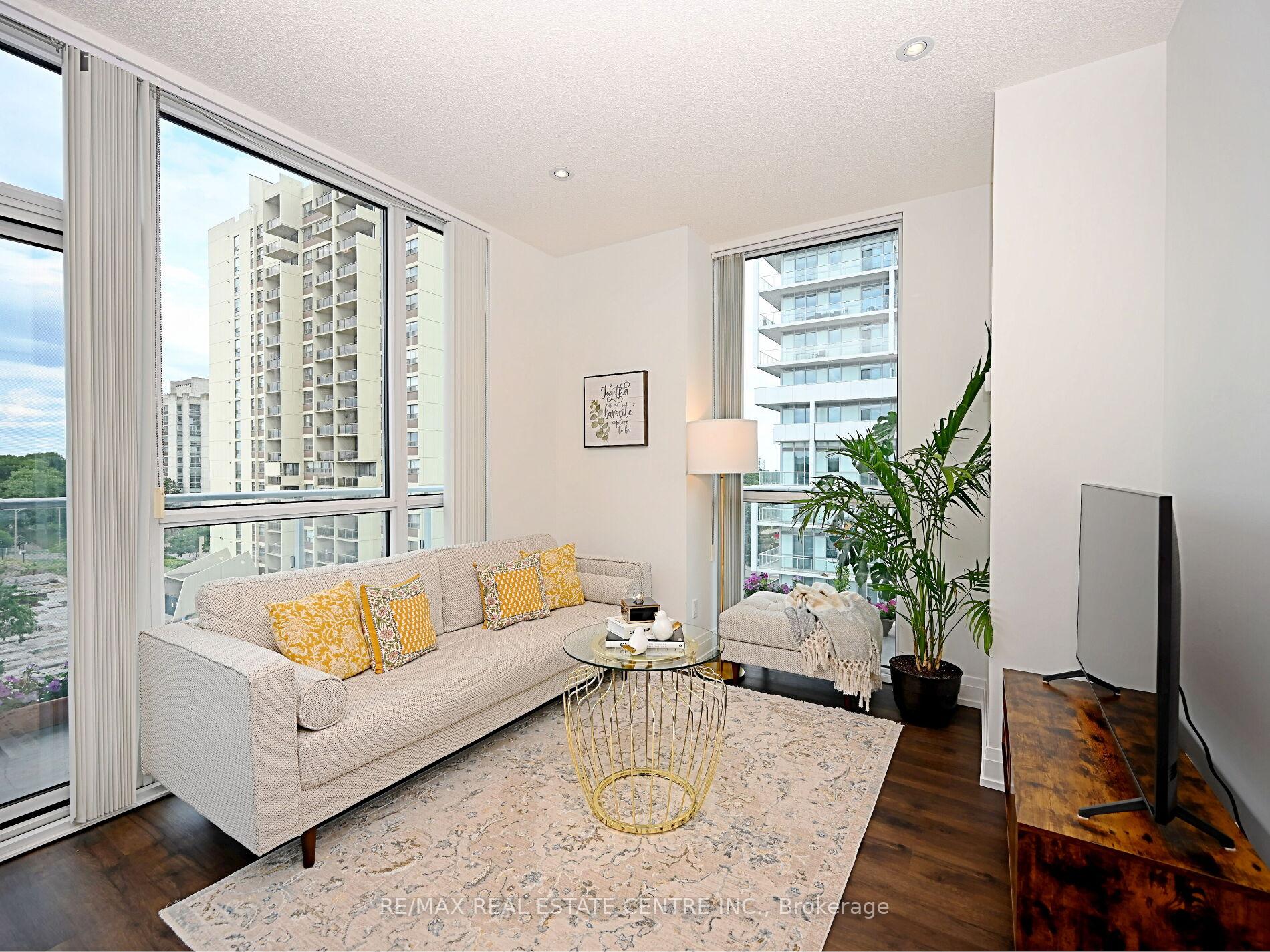 2 Bedrooms Condo at 65 Speers, Oakville For sale