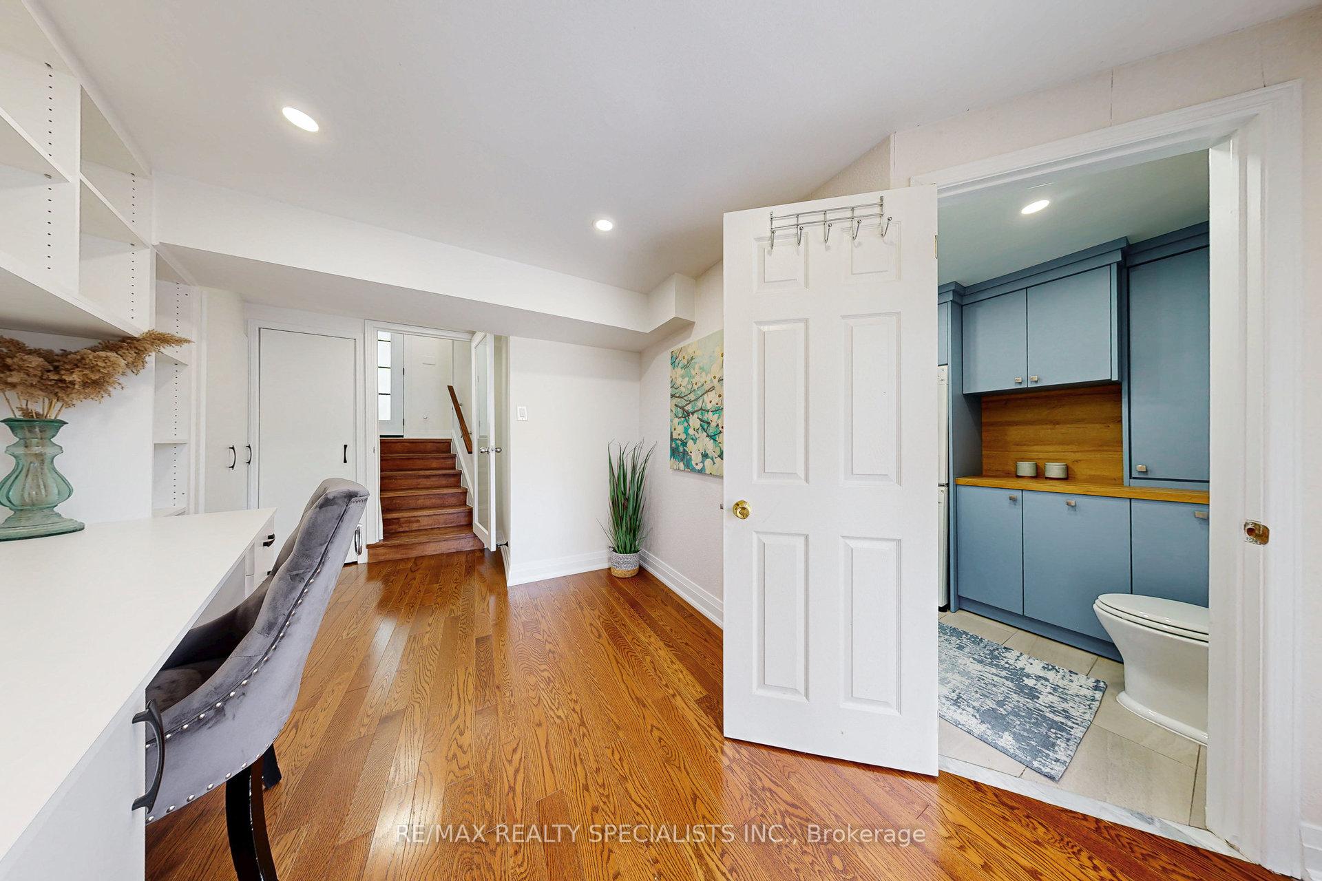 3 Bedrooms Condo at 2035 Asta, Mississauga For sale