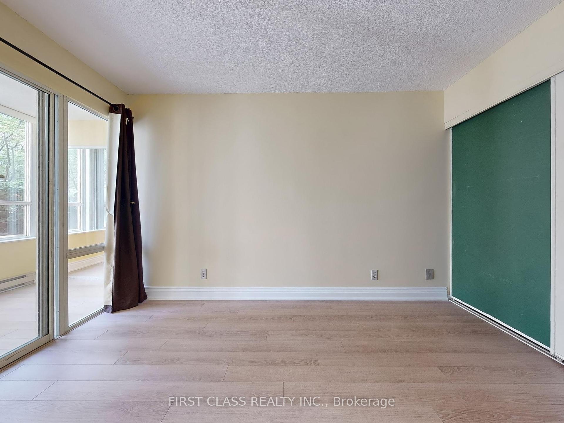 3 Bedrooms Condo at 717 Bay, Toronto For sale