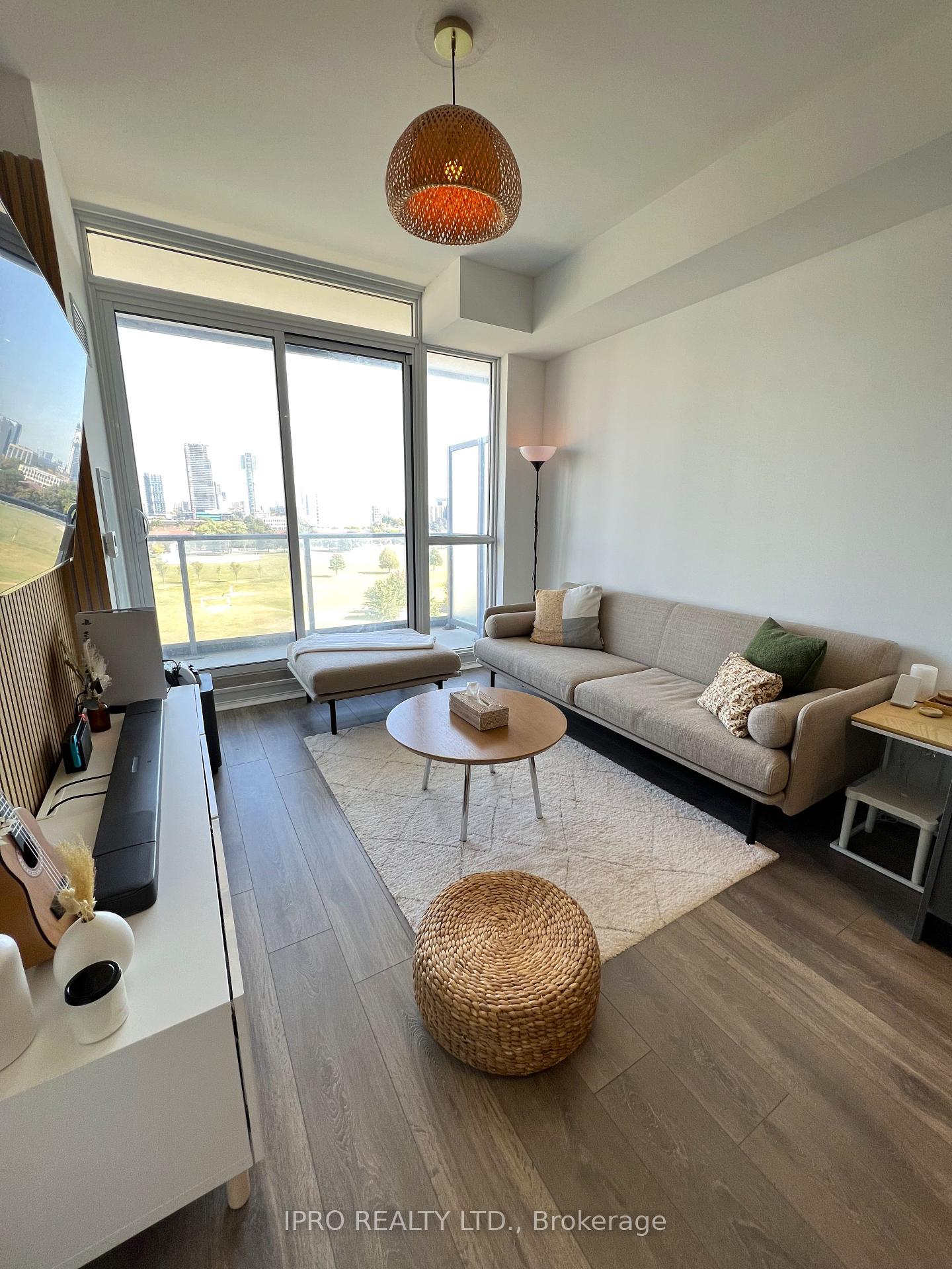 2 Bedrooms Condo at 32 Forest Manor, Toronto For sale