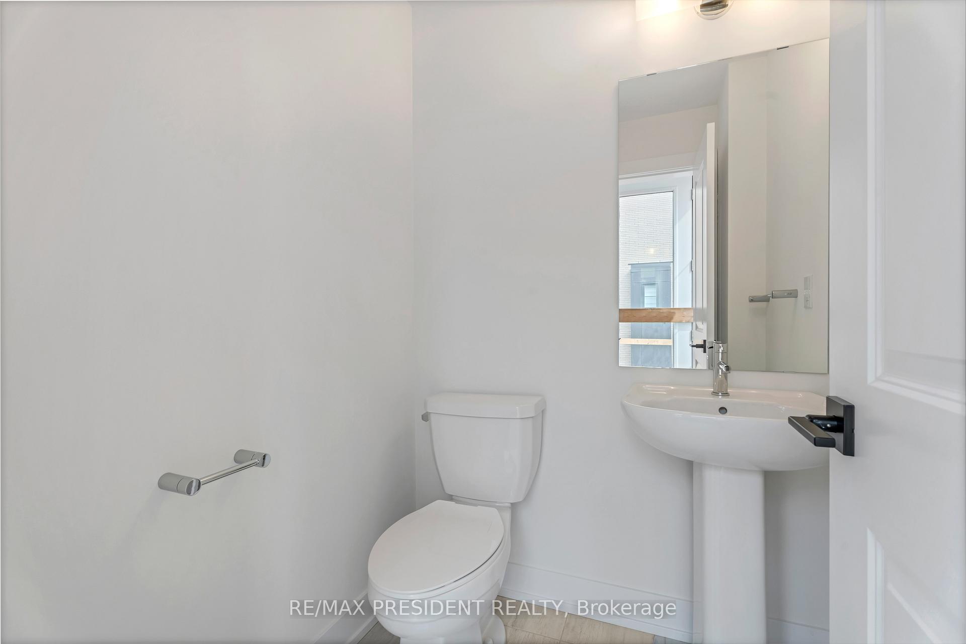 3 Bedrooms Condo at 2273 Turnberry, Burlington For sale