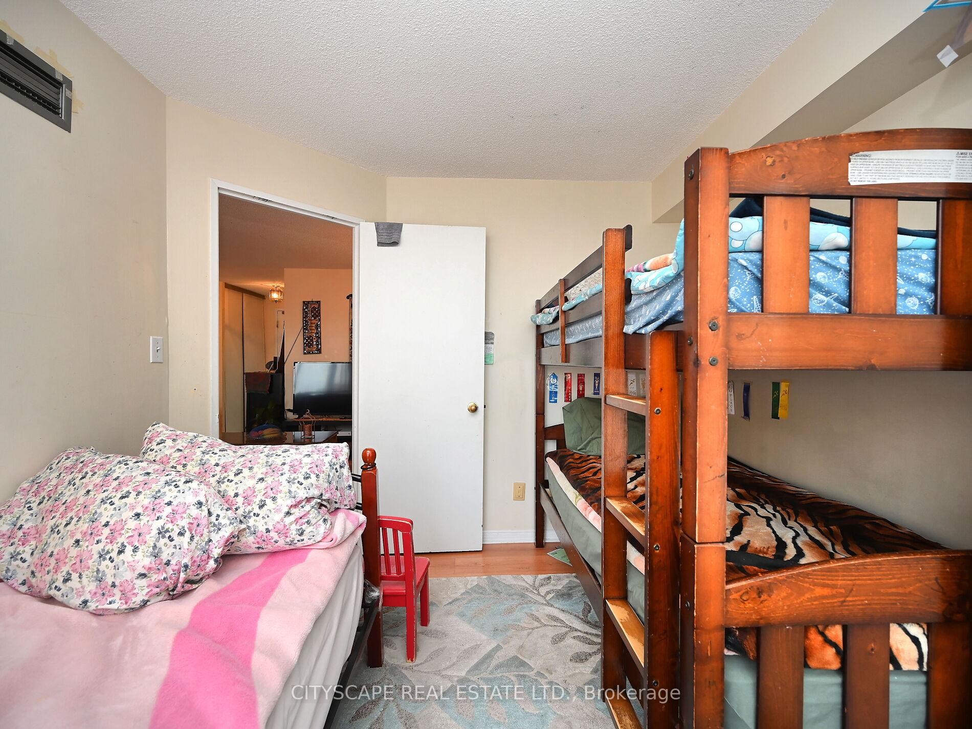 3 Bedrooms Condo at 145 Hillcrest, Mississauga For sale