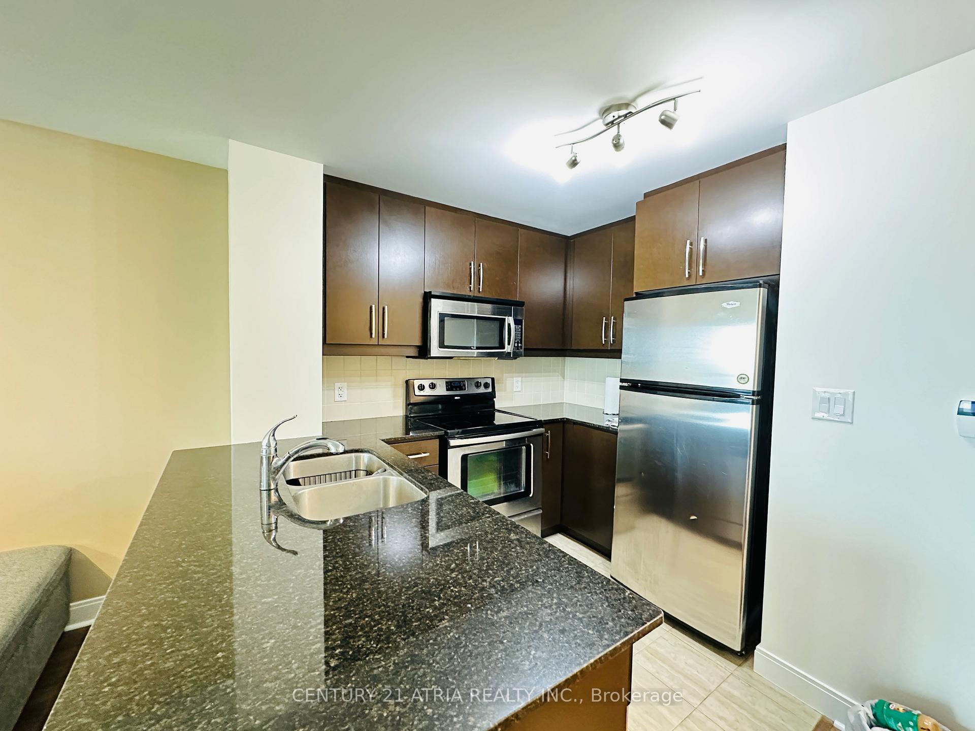 2 Bedrooms Condo at 50 Absolute, Mississauga For sale