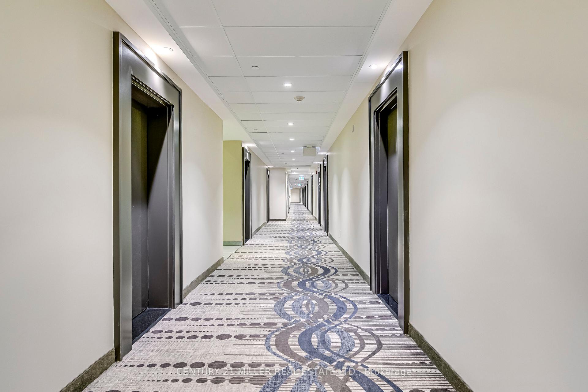 2 Bedrooms Condo at 4040 Upper Middle, Burlington For sale