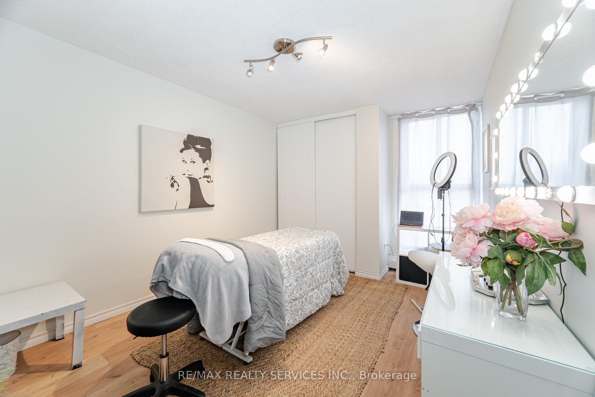 2 Bedrooms Condo at 420 Mill,  Toronto For sale