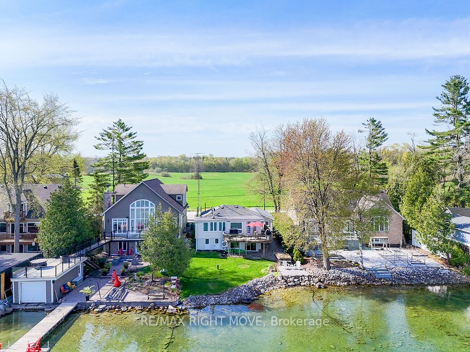 3752 Portage Bay