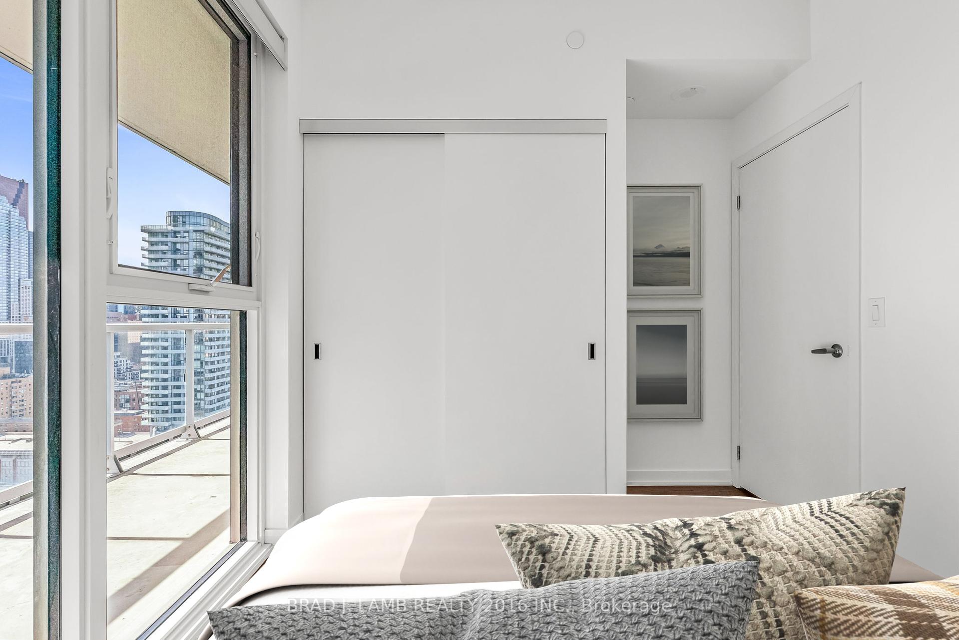 2 Bedrooms Condo at 20 Richardson, Toronto For sale