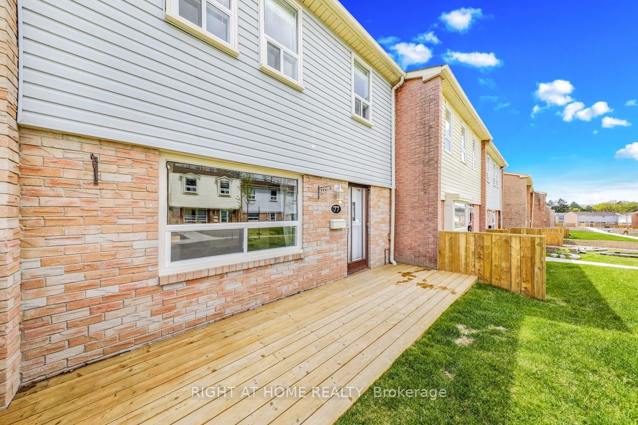 4 Bedrooms Condo at 1055 Shawnmarr, Mississauga For sale