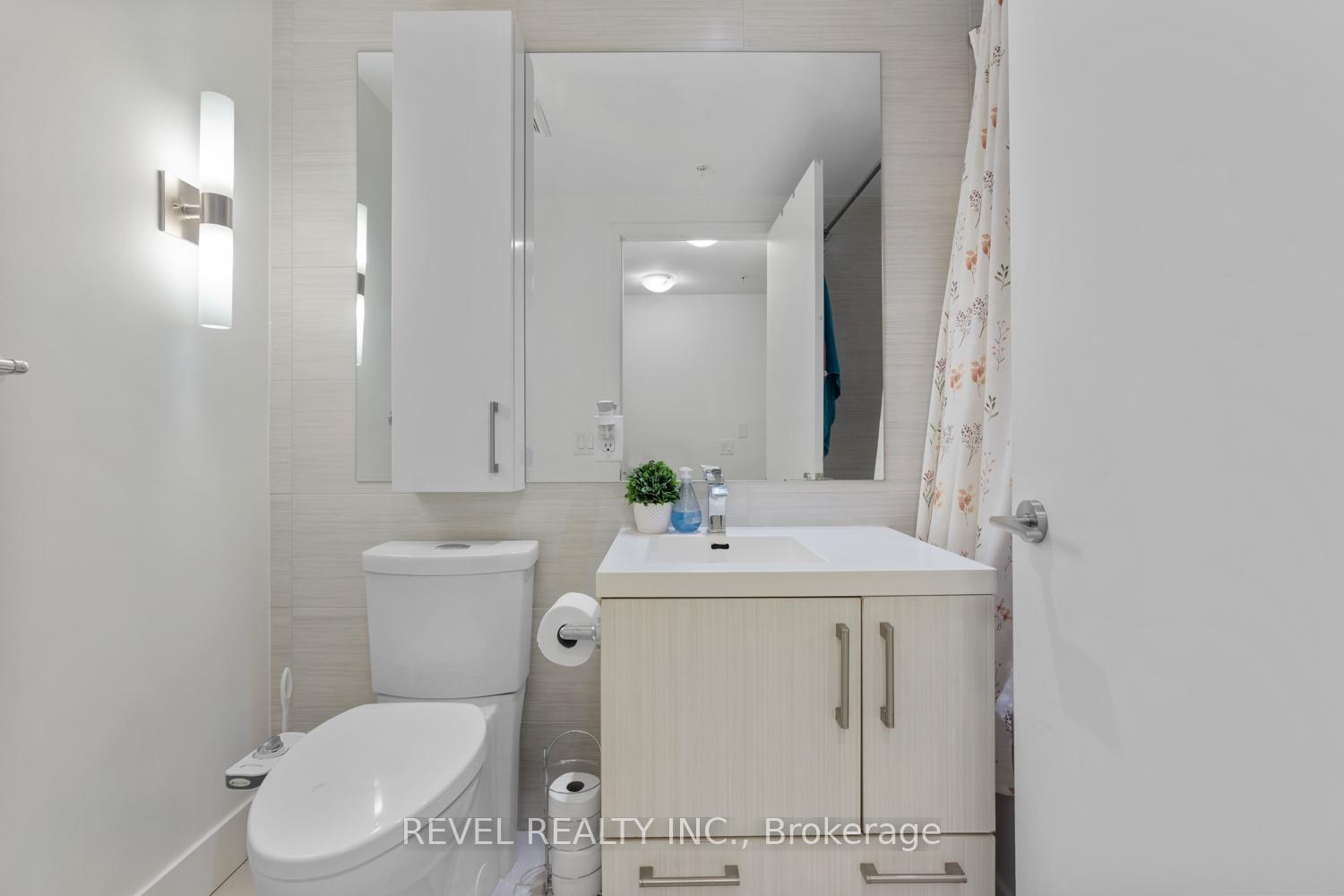 1 Bedroom Condo at 39 Sherbourne, Toronto For sale