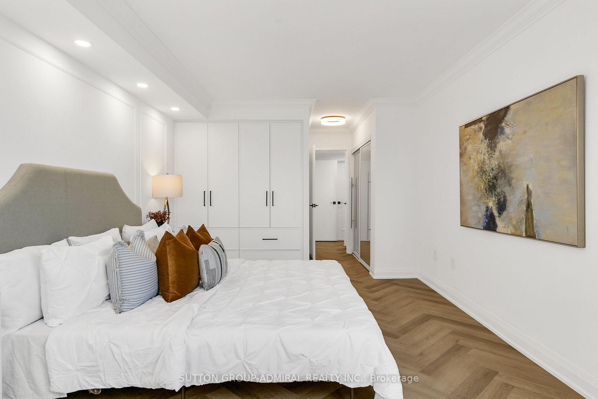 2 Bedrooms Condo at 7601 Bathurst, Vaughan For sale