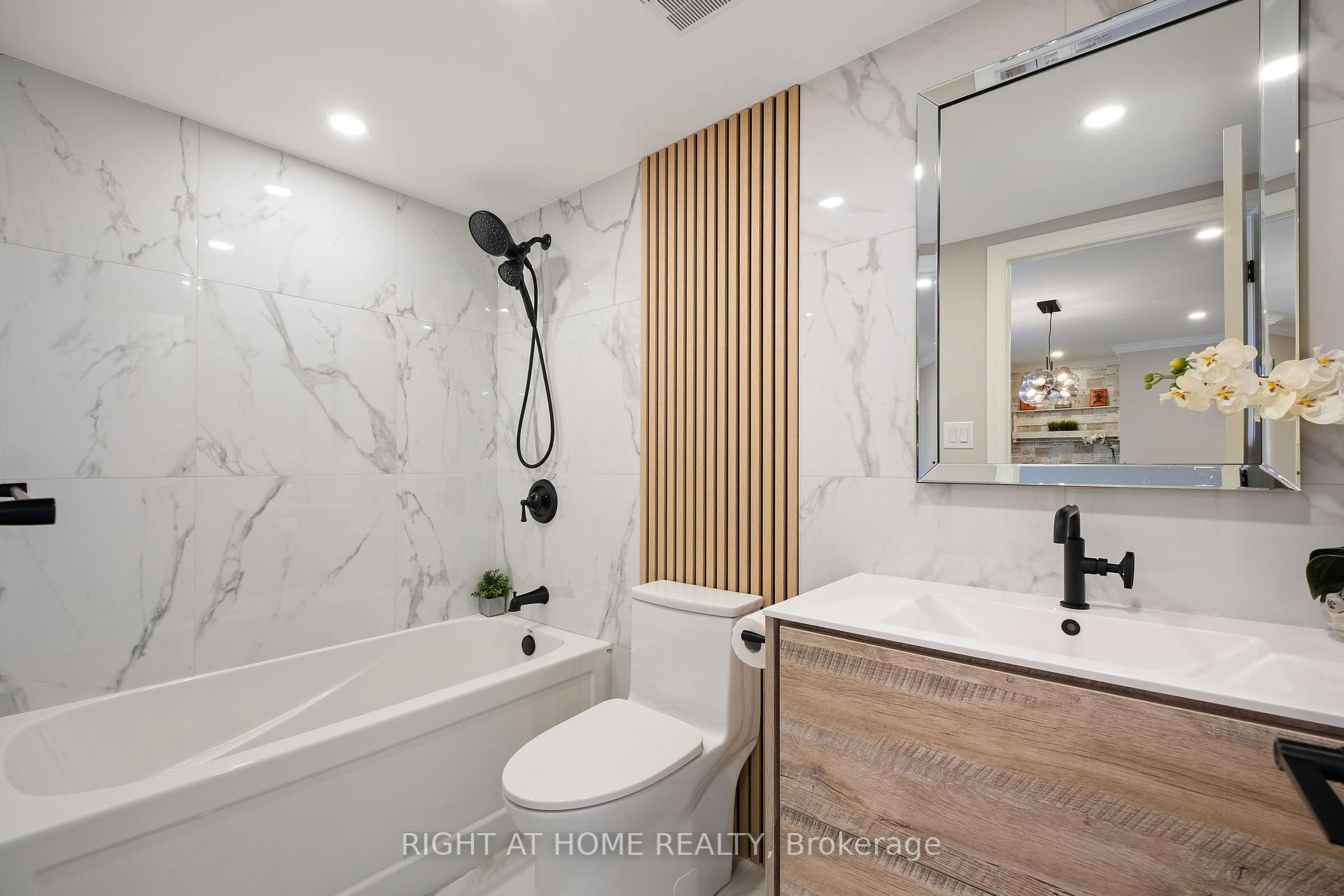 4 Bedrooms Condo at 3303 Don Mills,  Toronto For sale