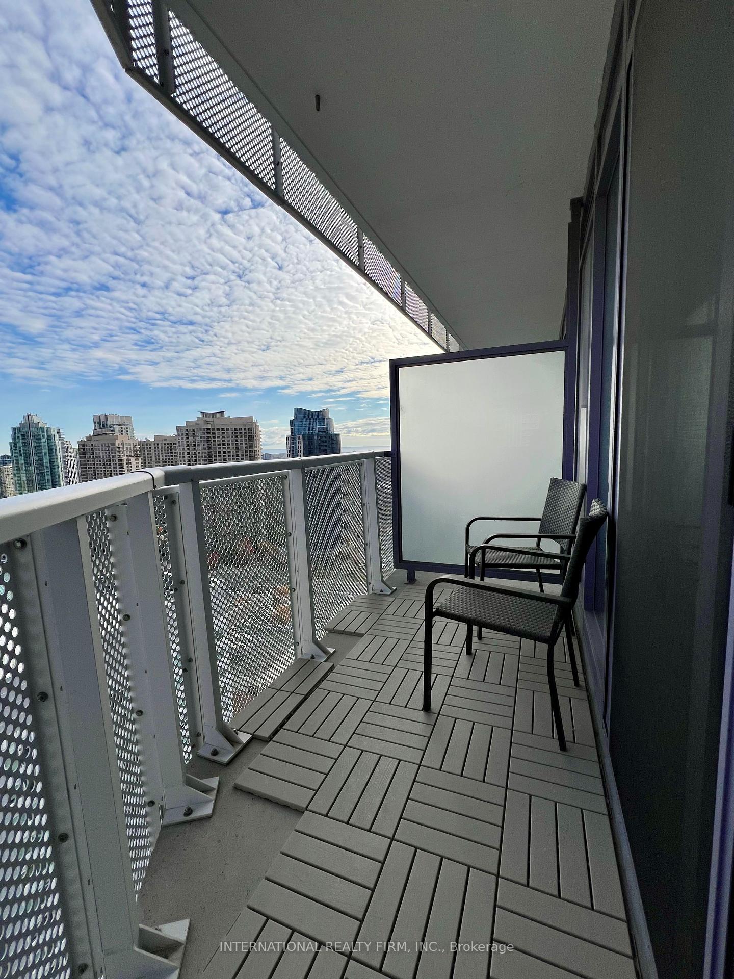 2 Bedrooms Condo at 4065 Confederation, Mississauga For sale