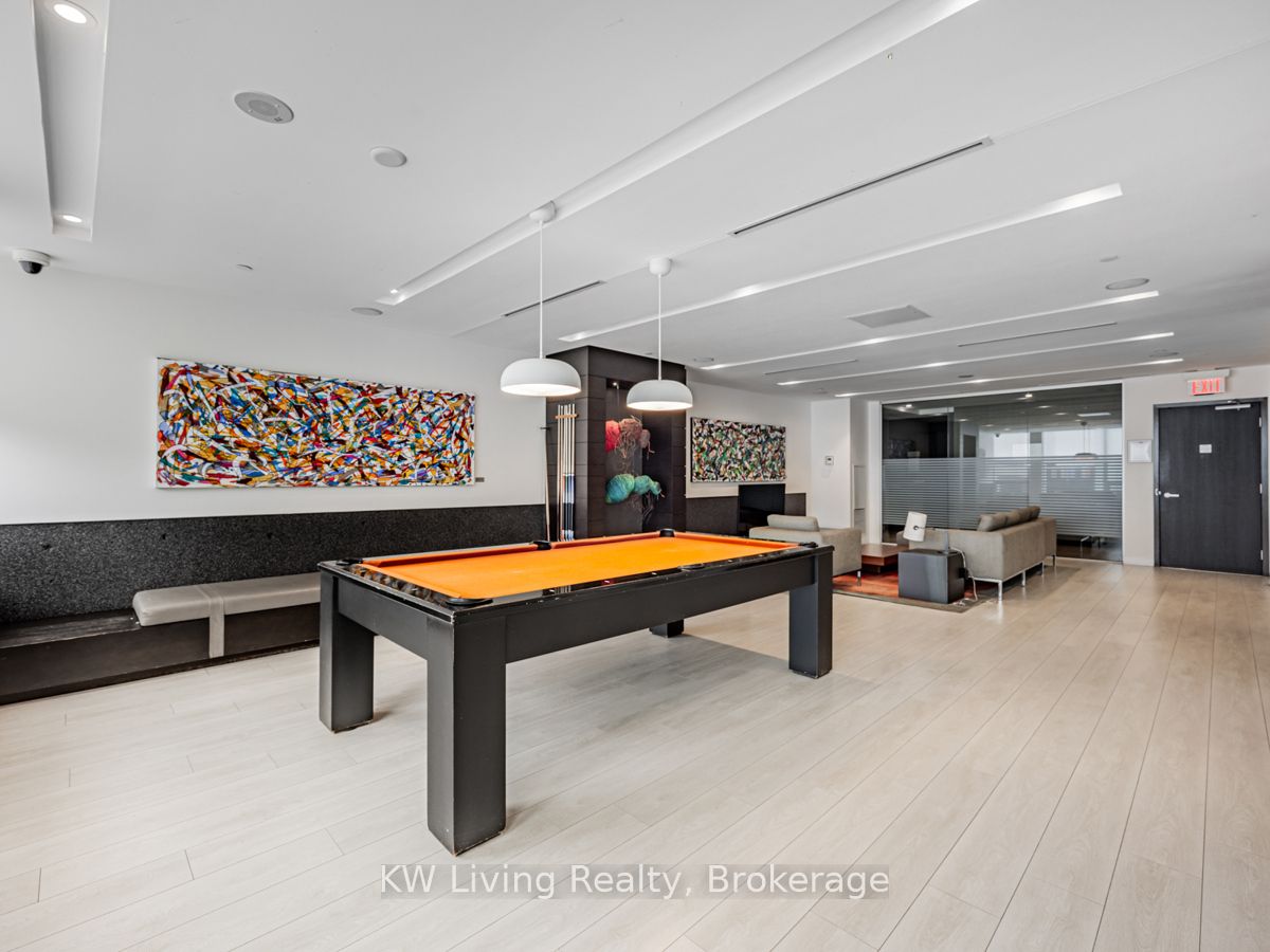 170 Sumach Street, #1402
