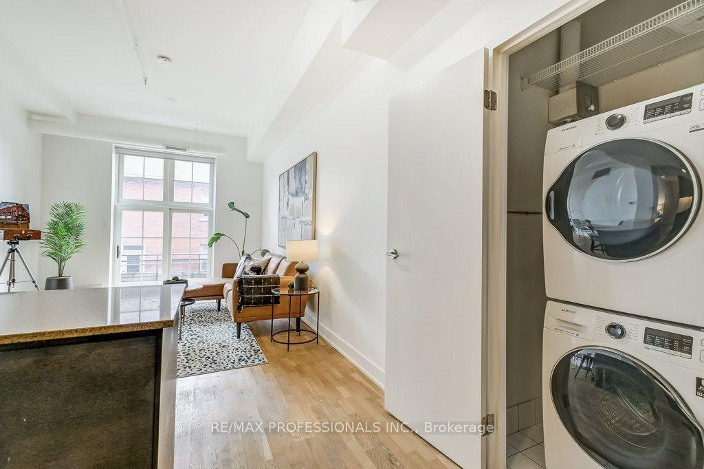 2 Bedrooms Condo at 152 Annette,  Toronto For sale