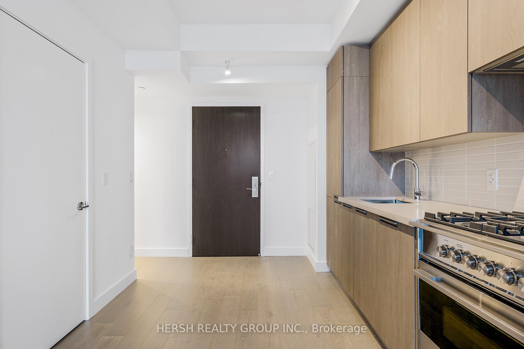 2 Bedrooms Condo at 160 Kingsway,  Toronto For sale
