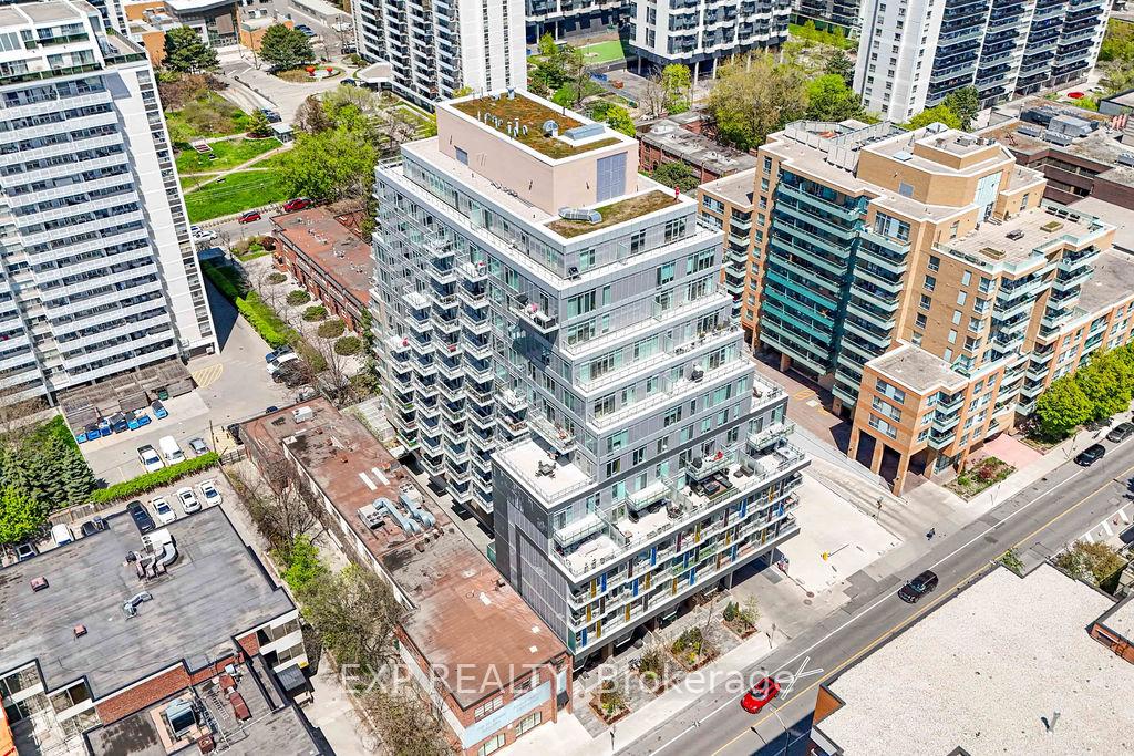 2 Bedrooms Condo at 68 Merton, Toronto For sale