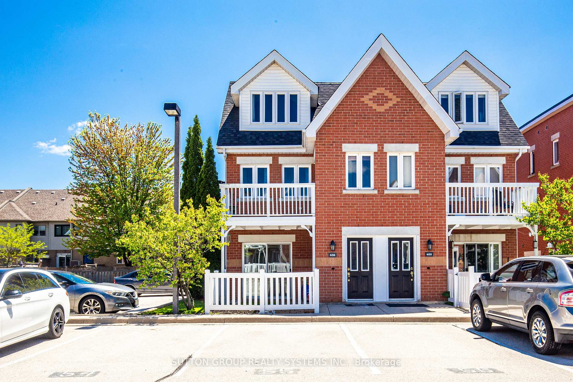 2 Bedrooms Condo at 1701 Lampman, Burlington For sale