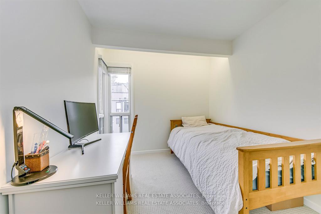 4 Bedrooms Condo at 24 Reid, Mississauga For sale