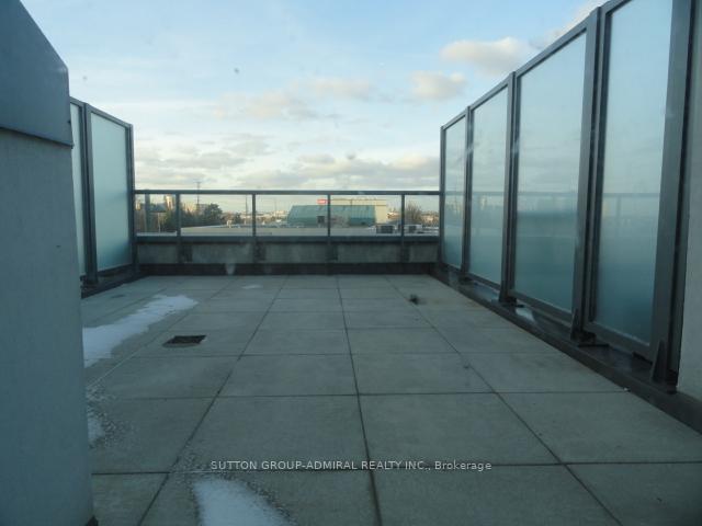 3 Bedrooms Condo at 1010 Portage,  Vaughan For sale