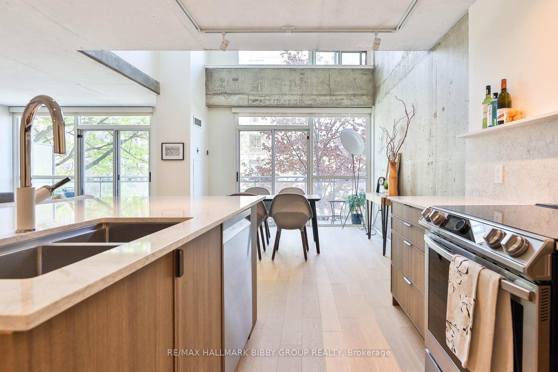 2 Bedrooms Condo at 954 King, Toronto For sale