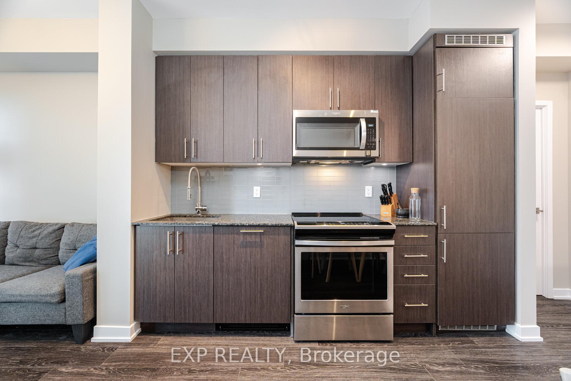 2 Bedrooms Condo at 4055 Parkside Village, Mississauga For sale