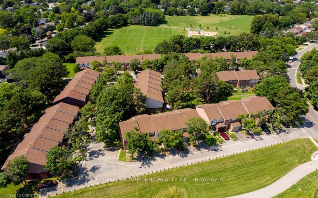 3 Bedrooms Condo at 4199 Longmoor, Burlington For sale