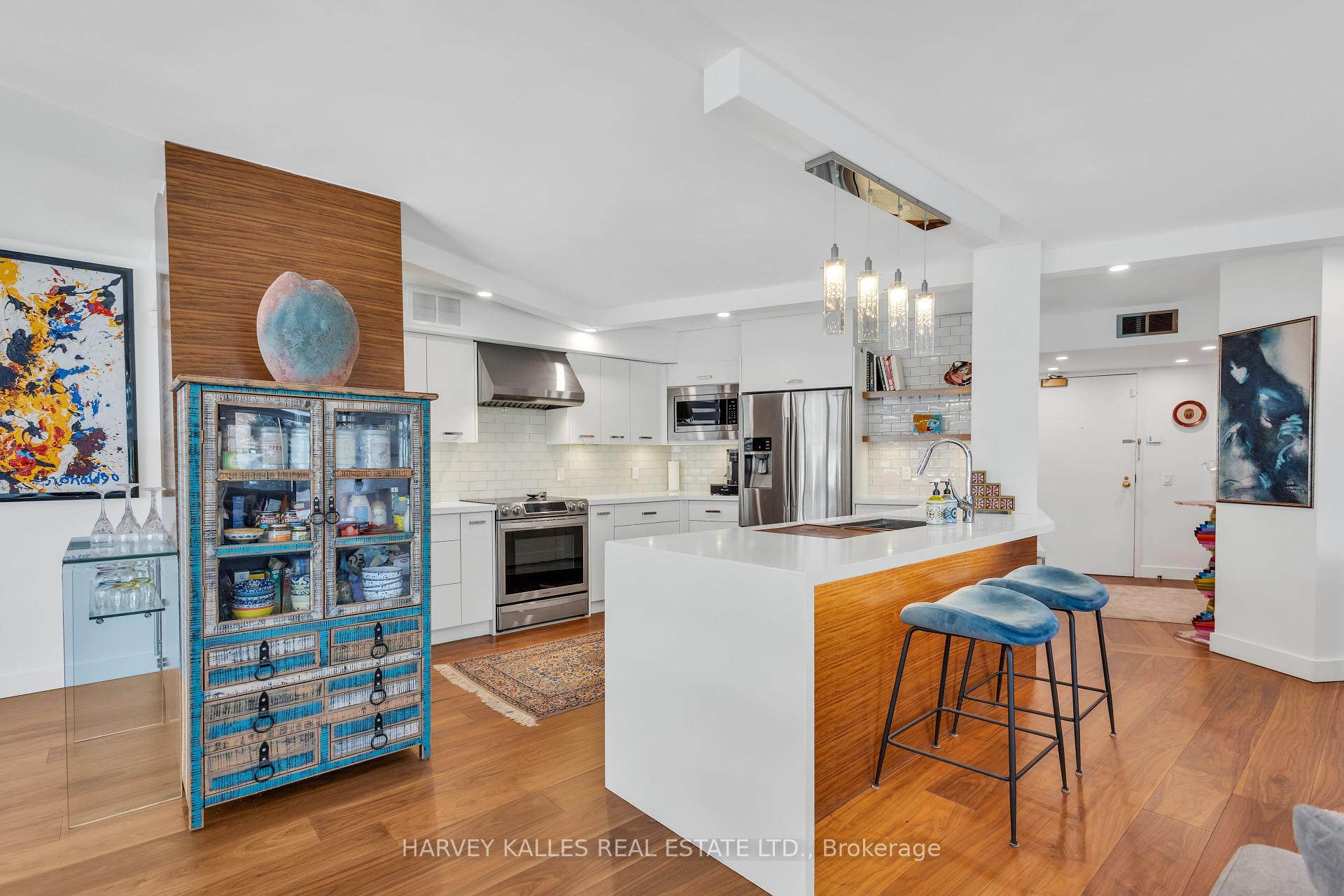 2 Bedrooms Condo at 1331 Bay, Toronto For sale