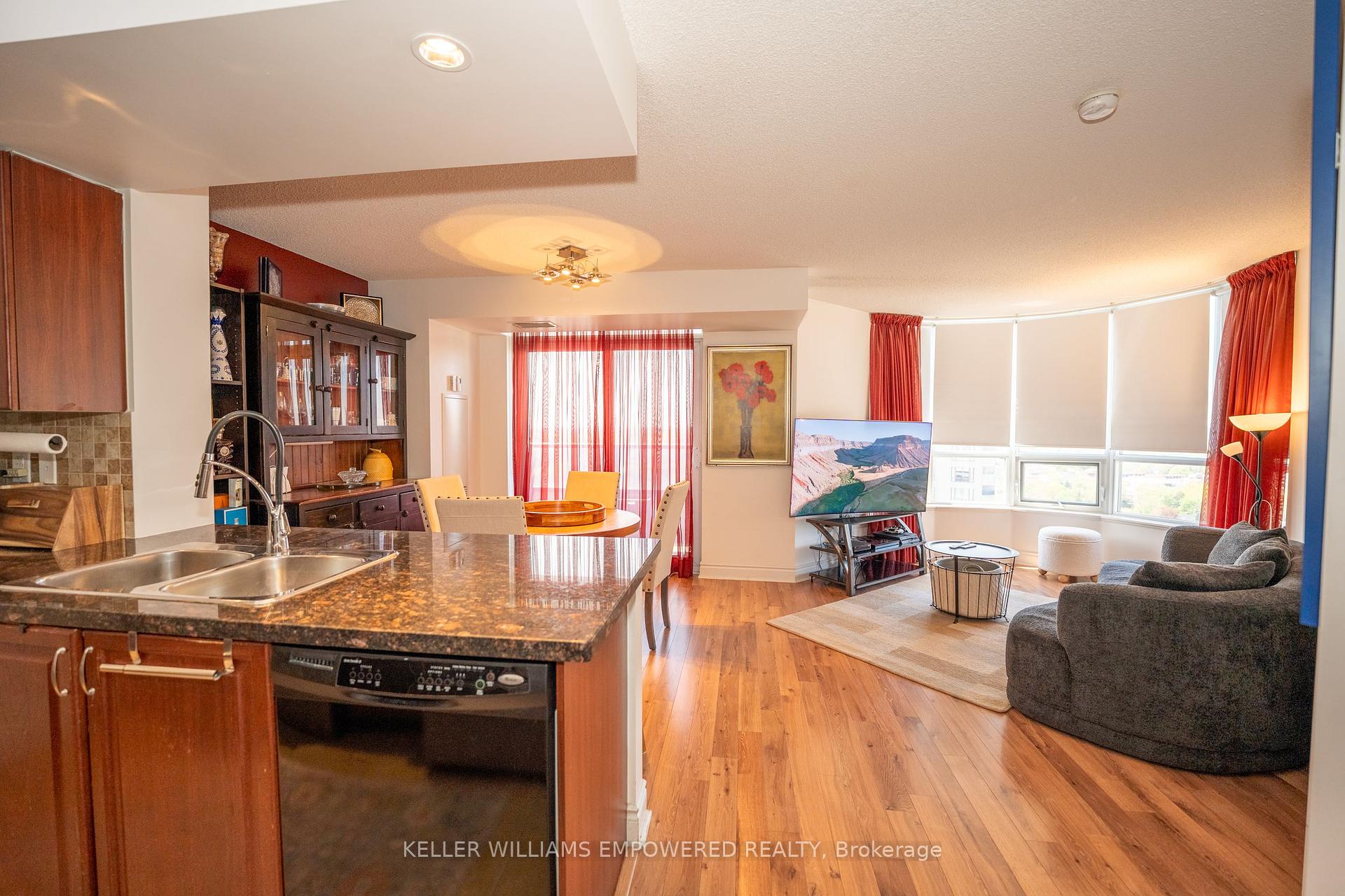 3 Bedrooms Condo at 500 Doris, Toronto For sale