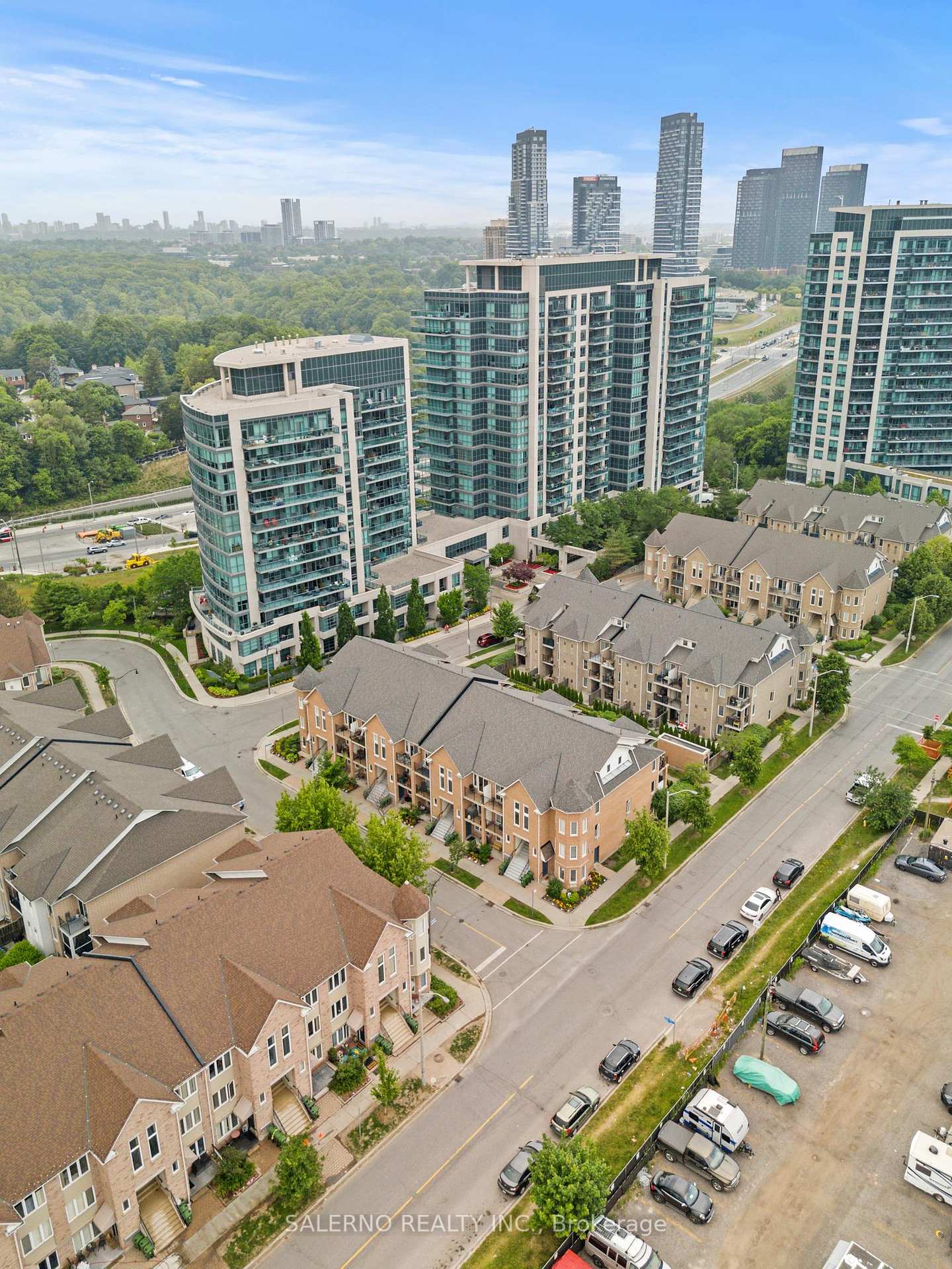 3 Bedrooms Condo at 128 Aerodrome, Toronto For sale