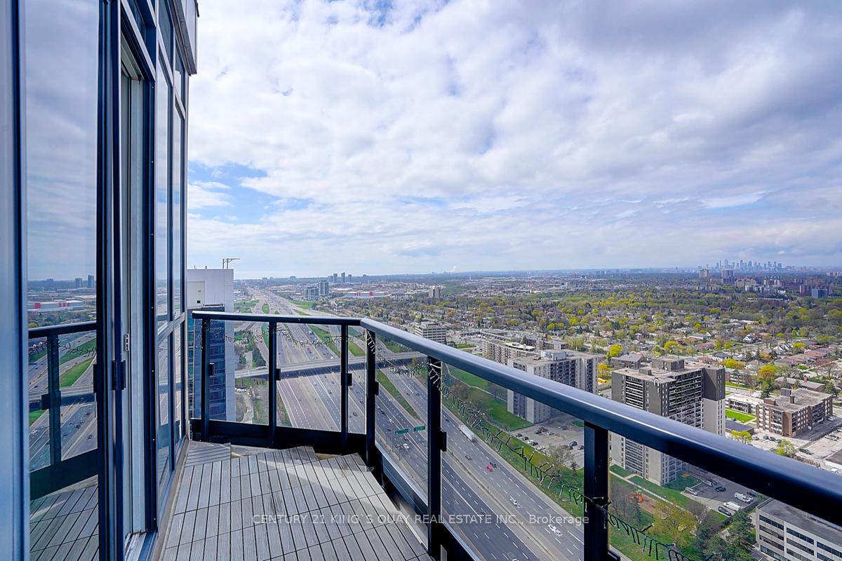 2 Bedrooms Condo at 5 Valhalla Inn, Toronto For sale