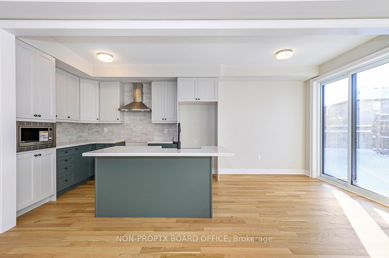 3 Bedrooms Condo at 2184 Postmaster,  Oakville For sale