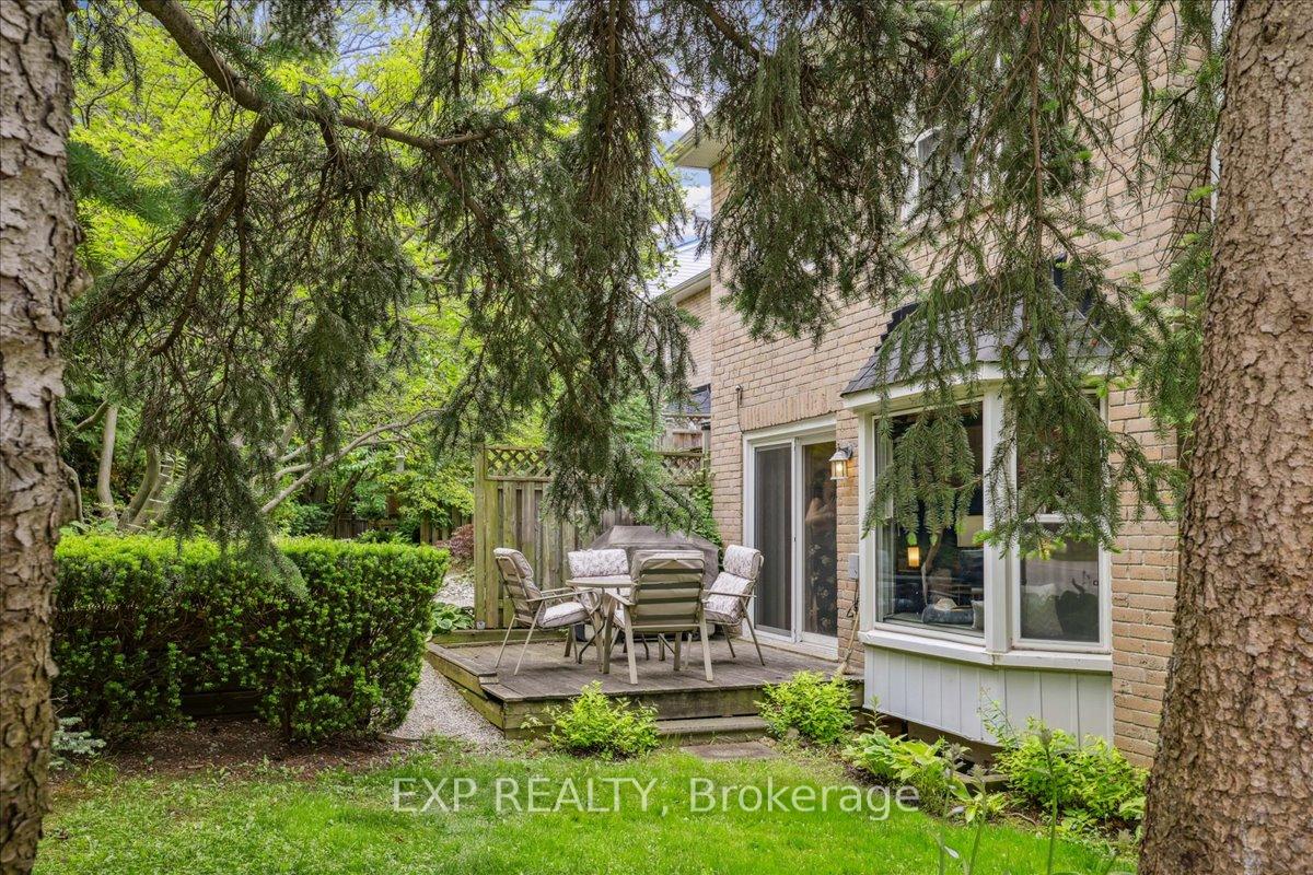 3 Bedrooms Condo at 62 Tamarack, Toronto For sale