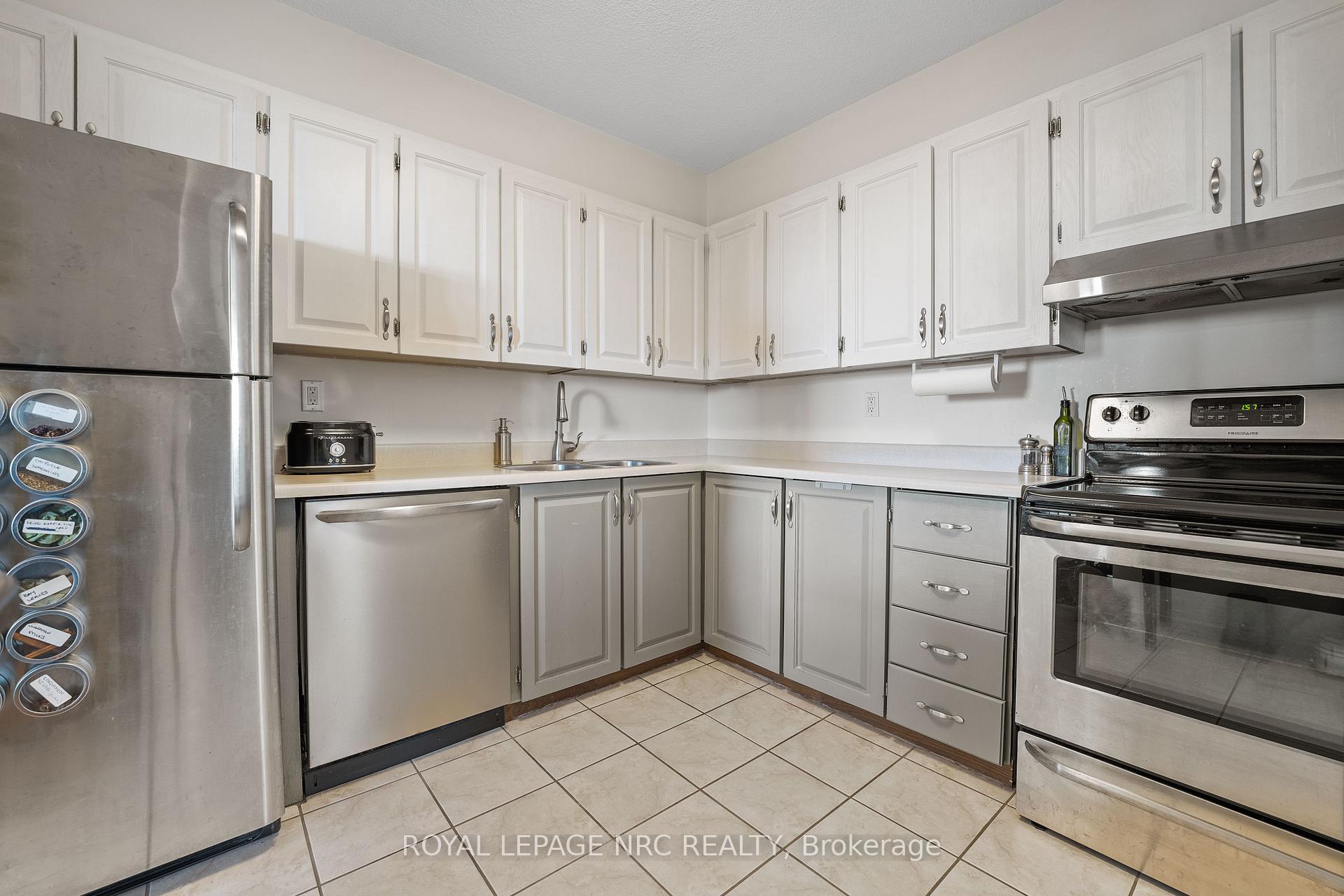 2 Bedrooms Condo at 500 GREEN, Hamilton For sale