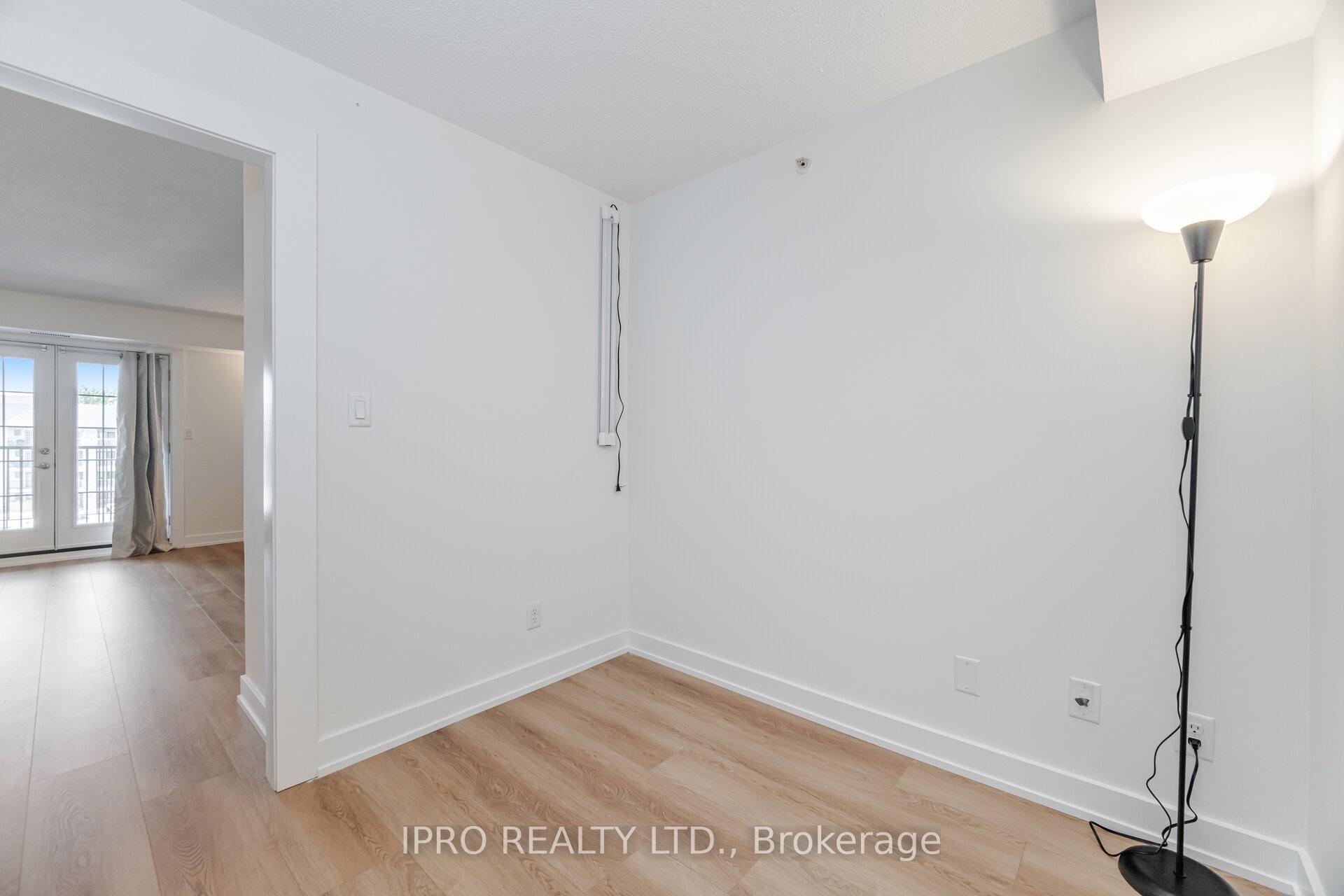 2 Bedrooms Condo at 1411 Walker’s, Burlington For sale